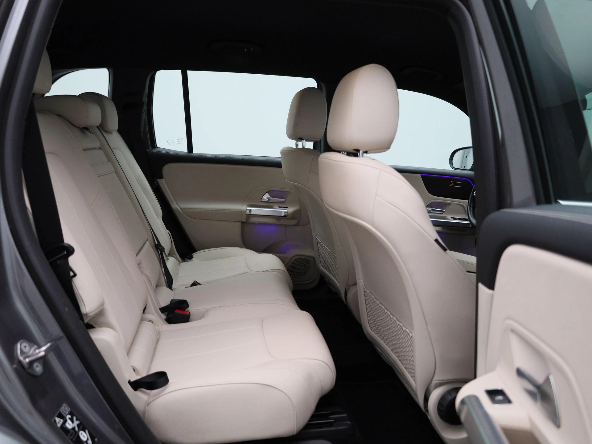 Mercedes-Benz-EQB-image-39