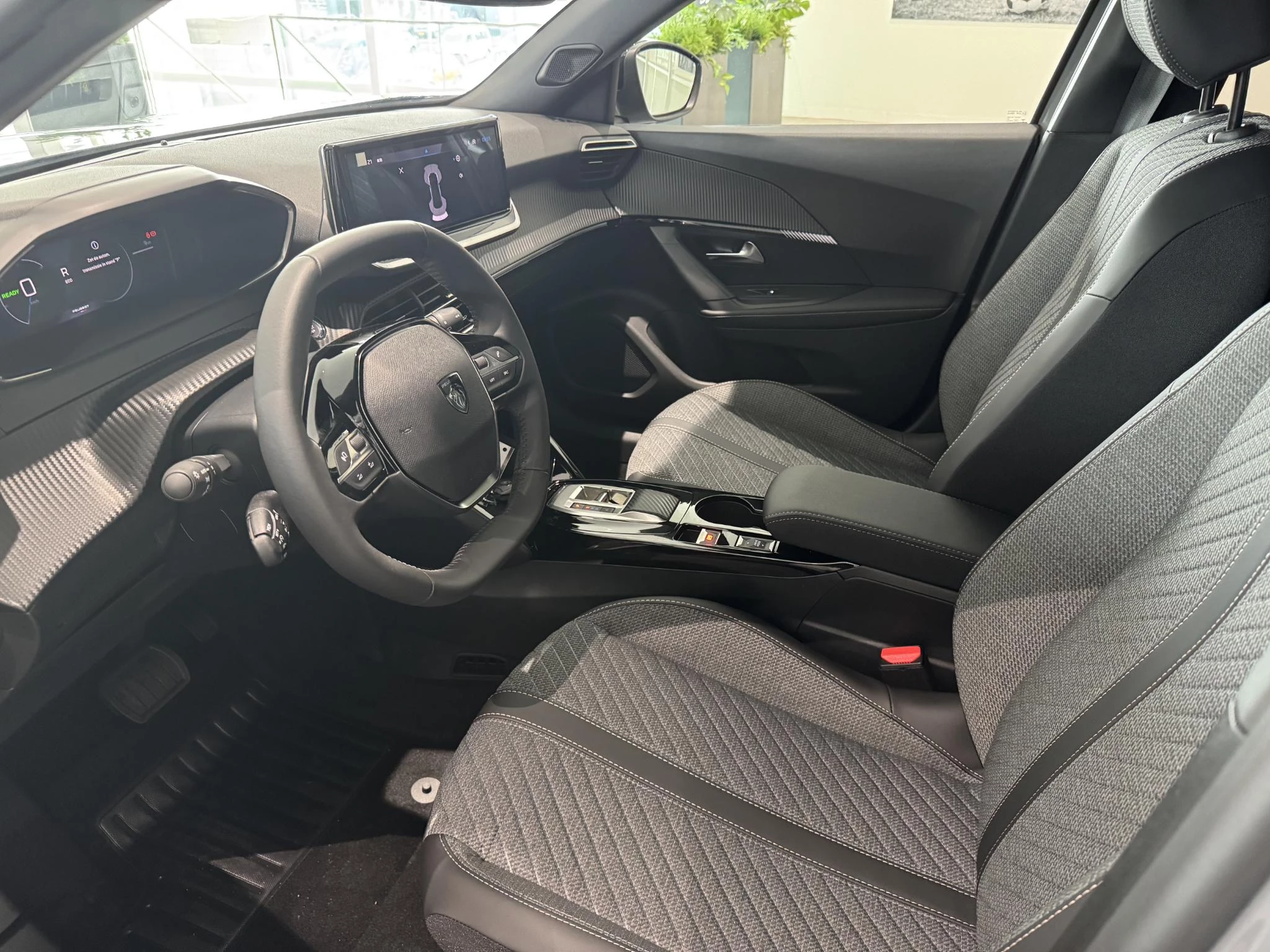 Peugeot-e-2008-image-10