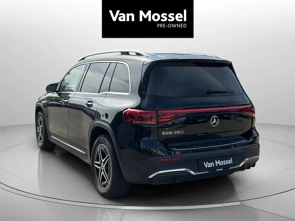 Mercedes-Benz-EQB-image-6