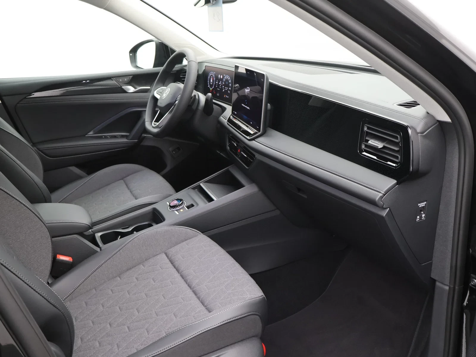 Volkswagen-Tiguan-image-2