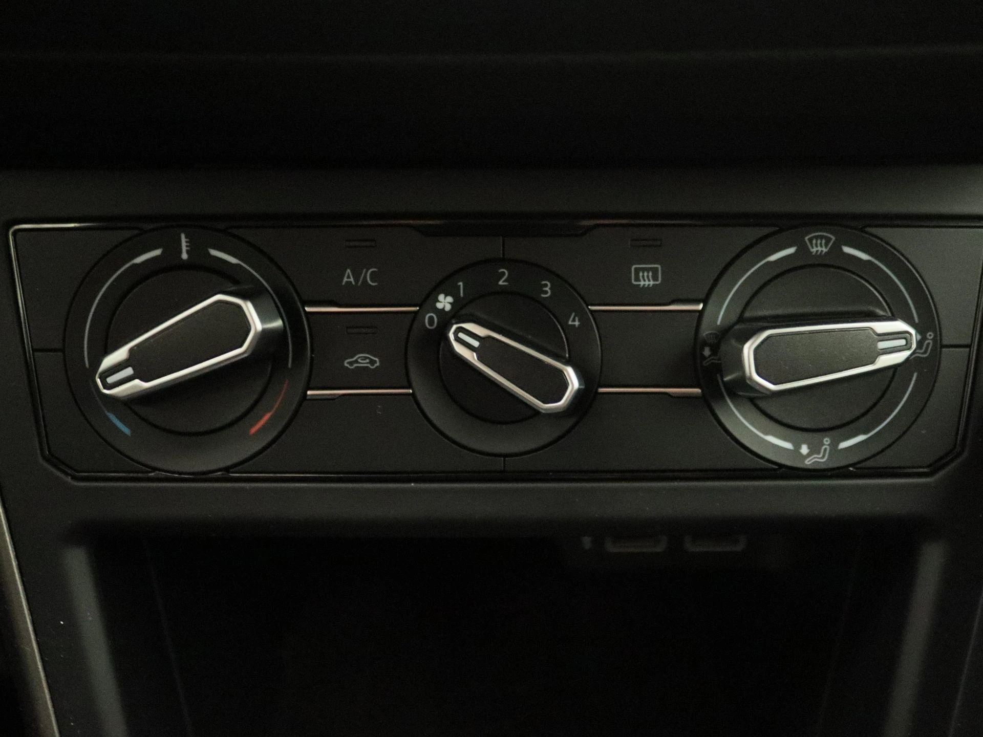 Volkswagen-Polo-image-10