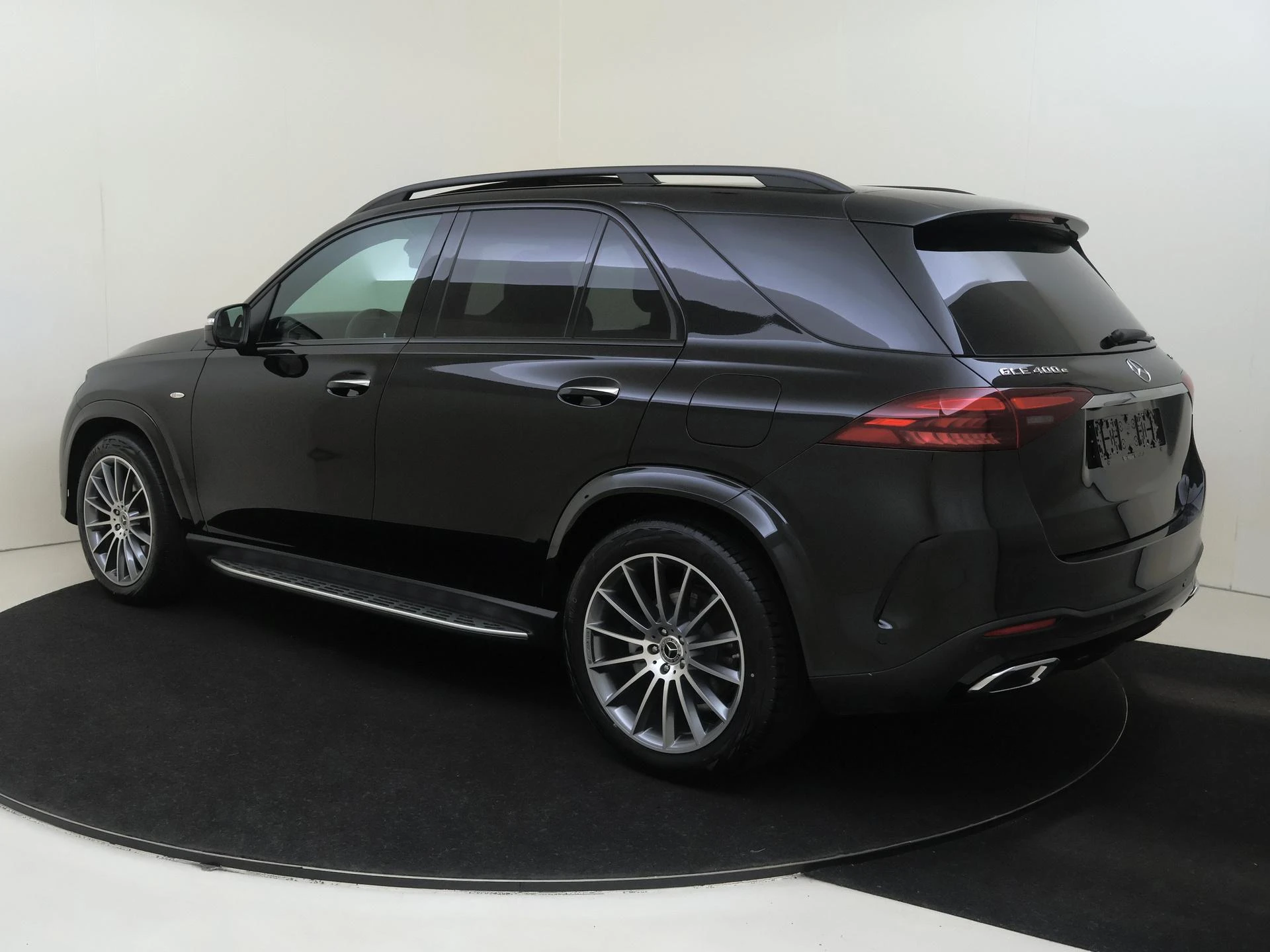 Mercedes-Benz-GLE-image-2