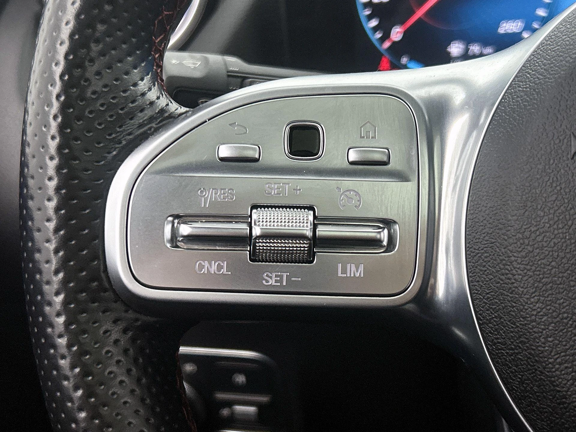 Mercedes-Benz-B-Klasse-image-5