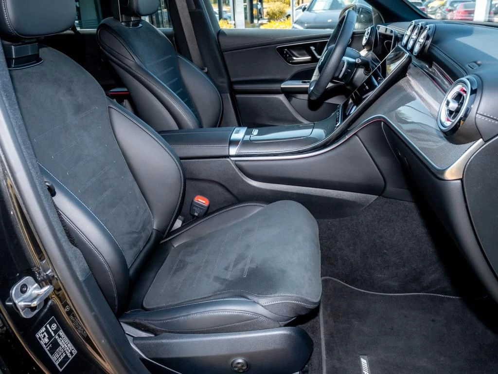 Mercedes-Benz-GLC 300 d-image-11