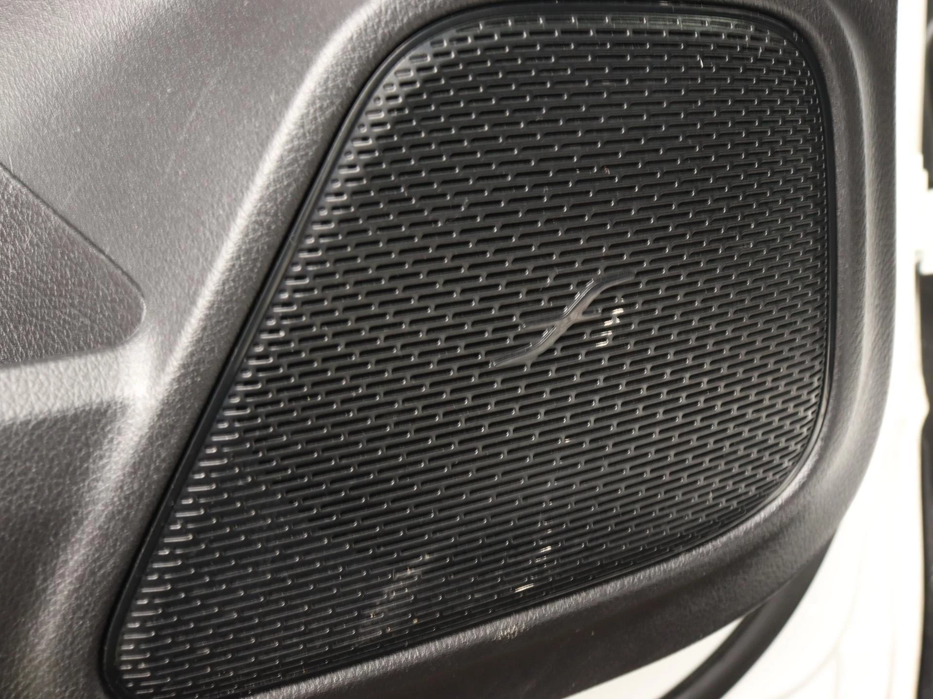 Mercedes-Benz-GLB-image-20