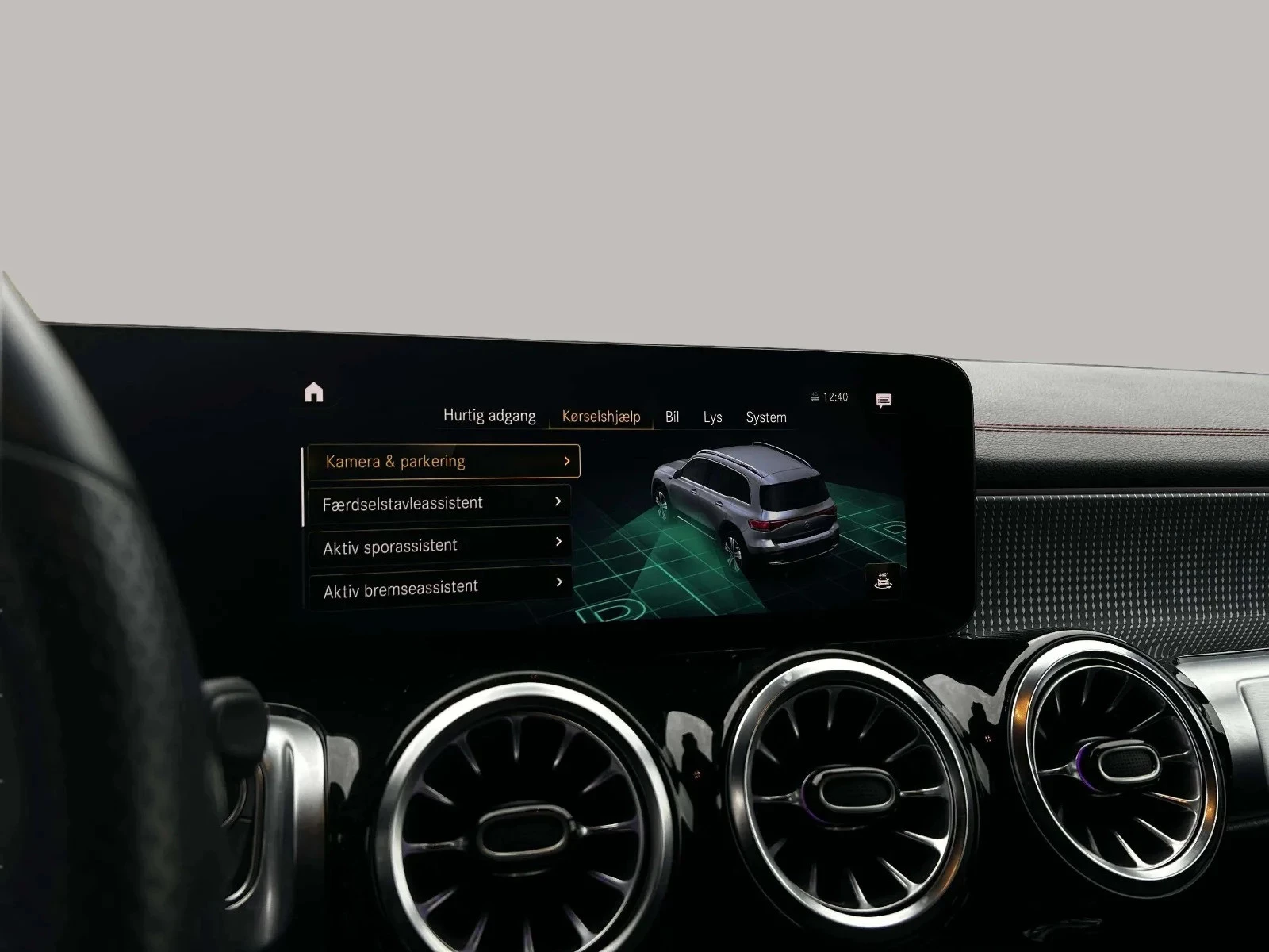 Mercedes-Benz-EQB-image-18