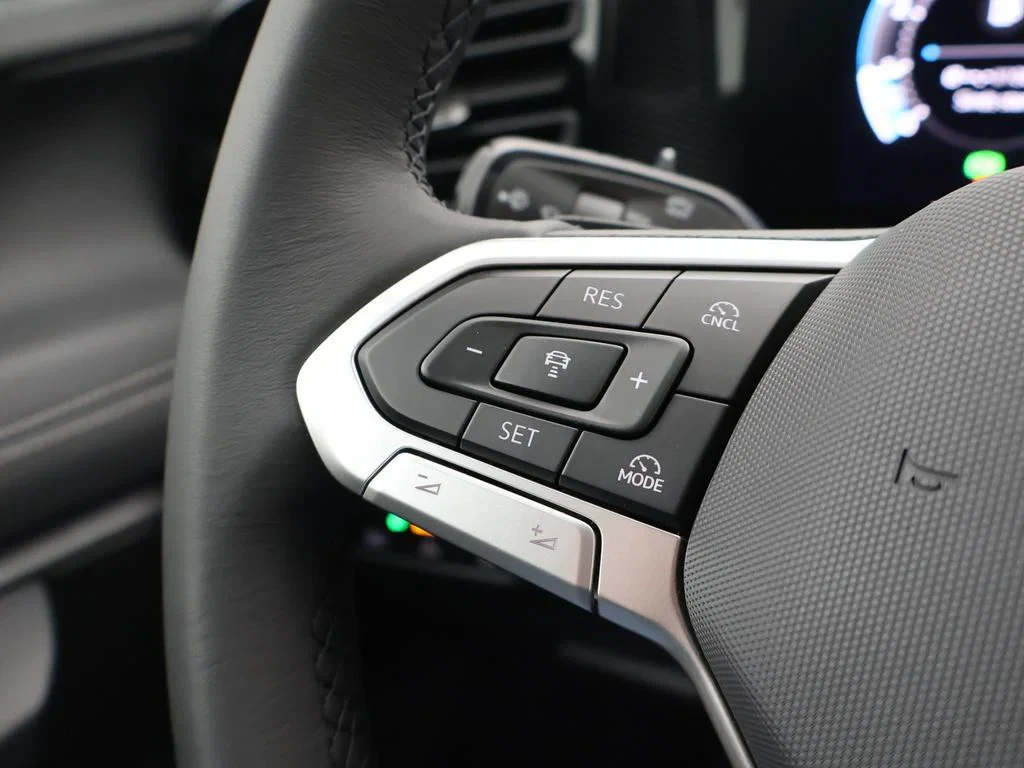 Volkswagen-Tiguan-image-17