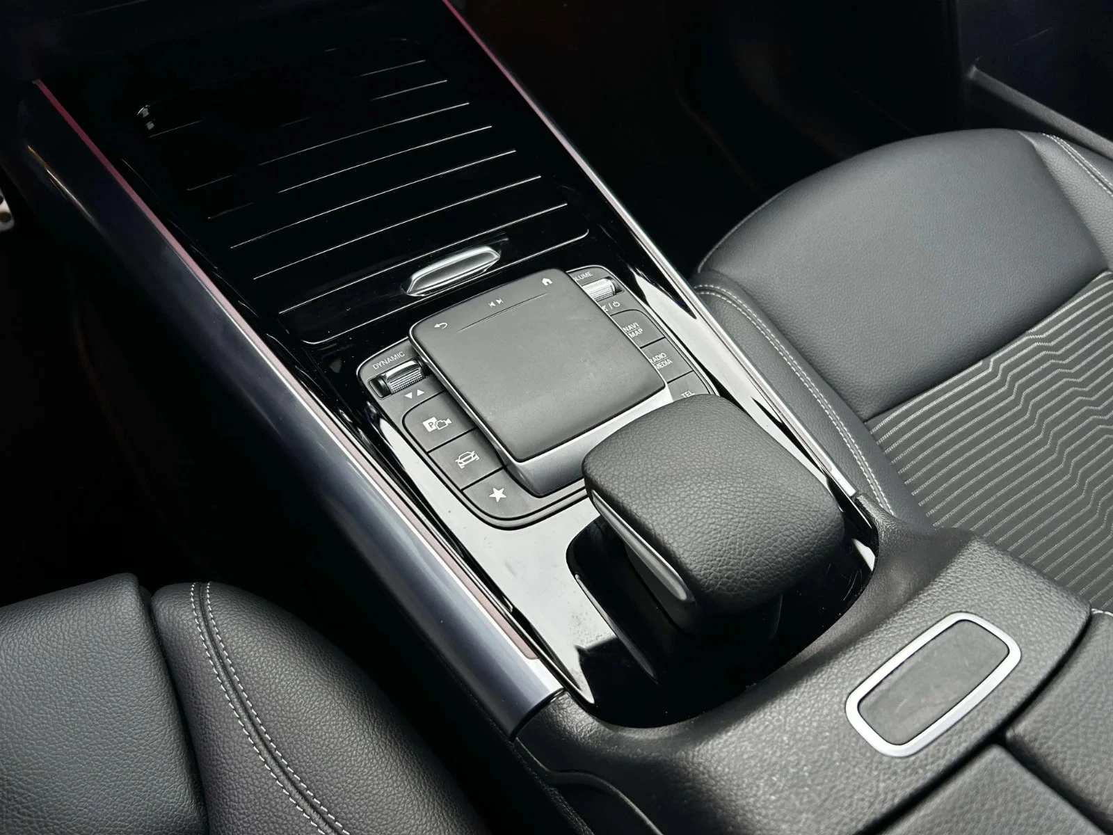 Mercedes-Benz-GLA-image-10