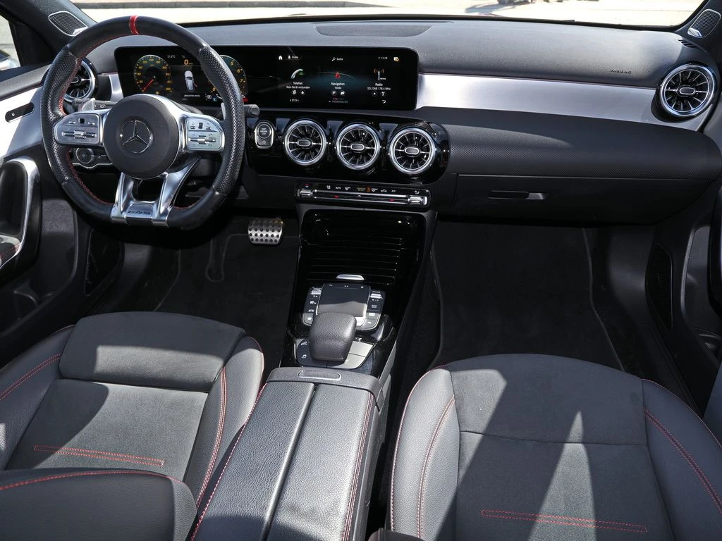 Mercedes-AMG-A-Klasse 45-image-12