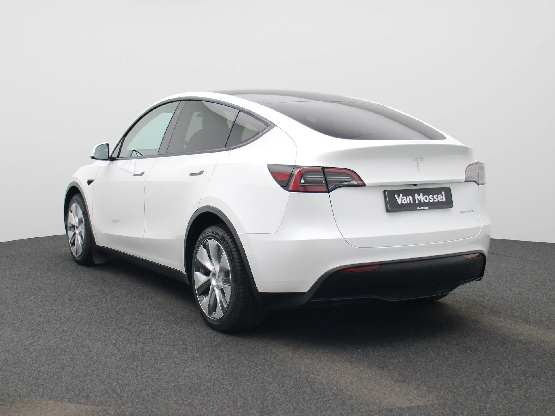 Tesla Model Y Long Range Dual Motor AWD