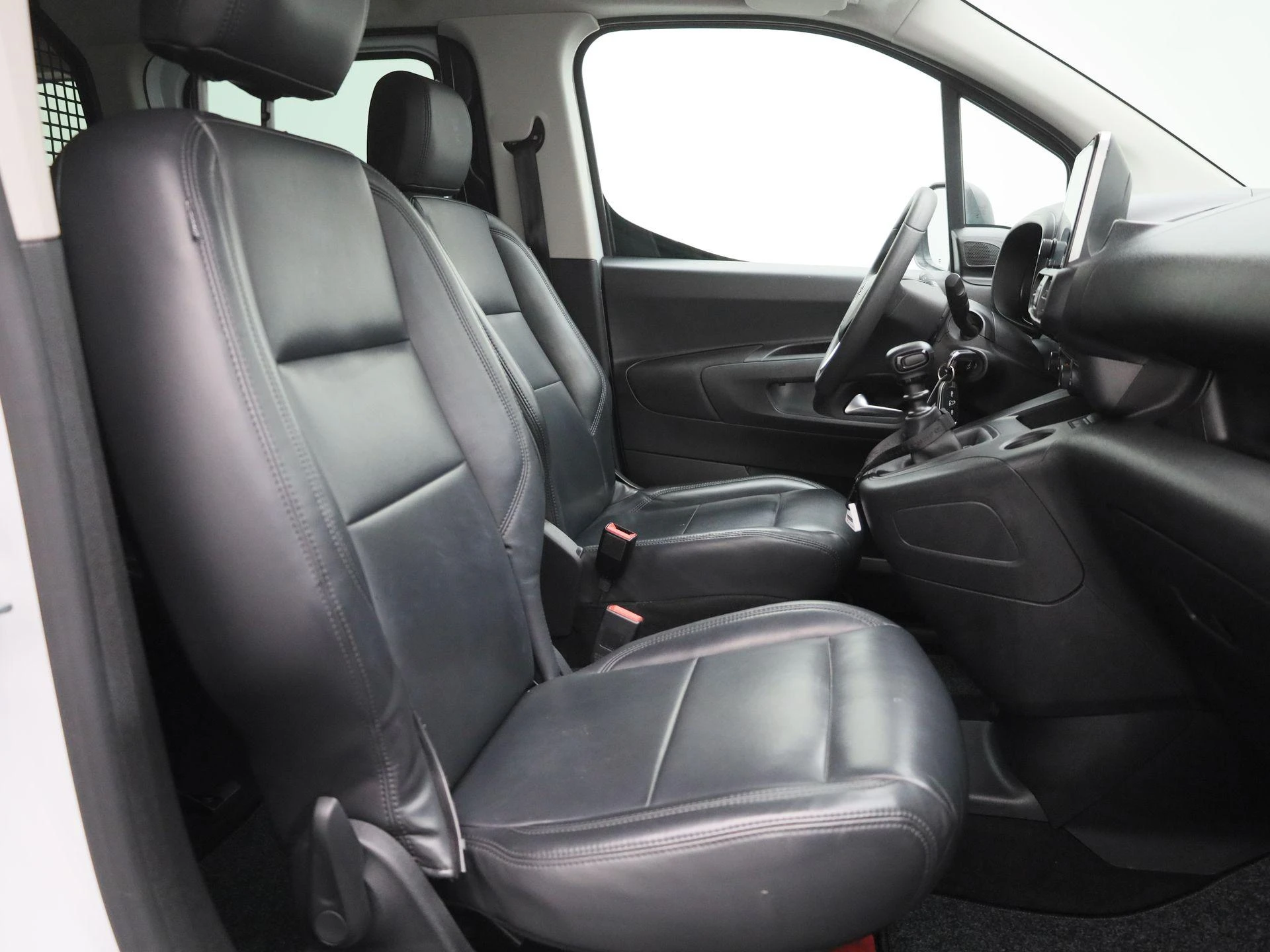 Opel-Combo Life-image-30