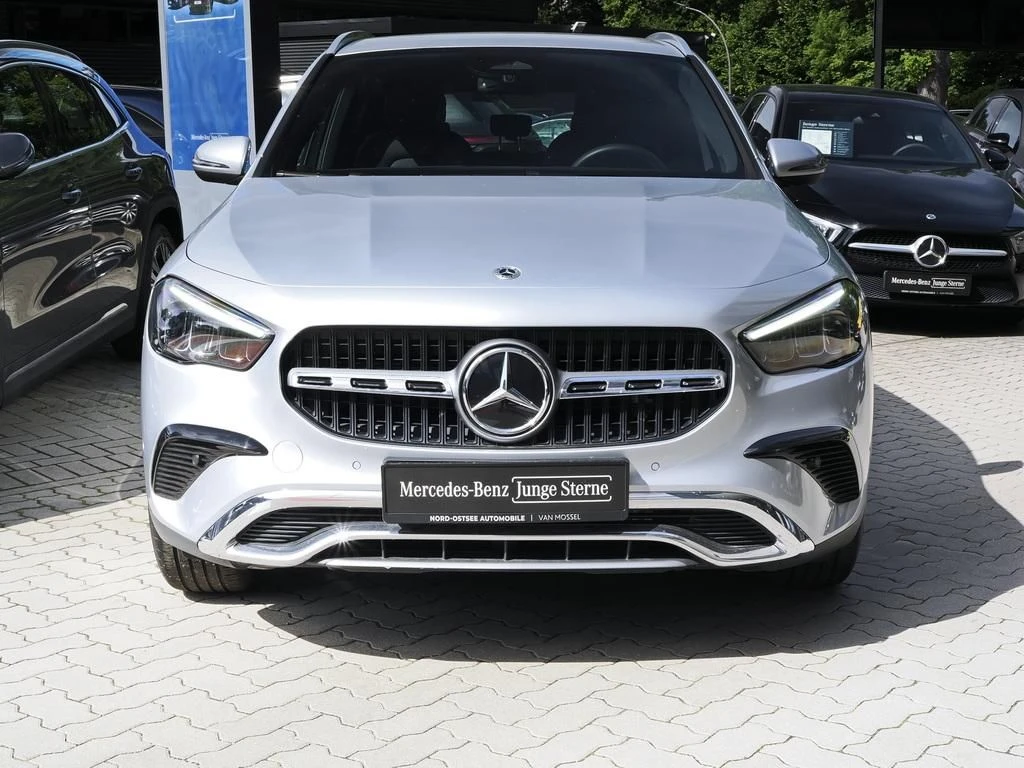 Mercedes-Benz-GLA 200 d-image-2