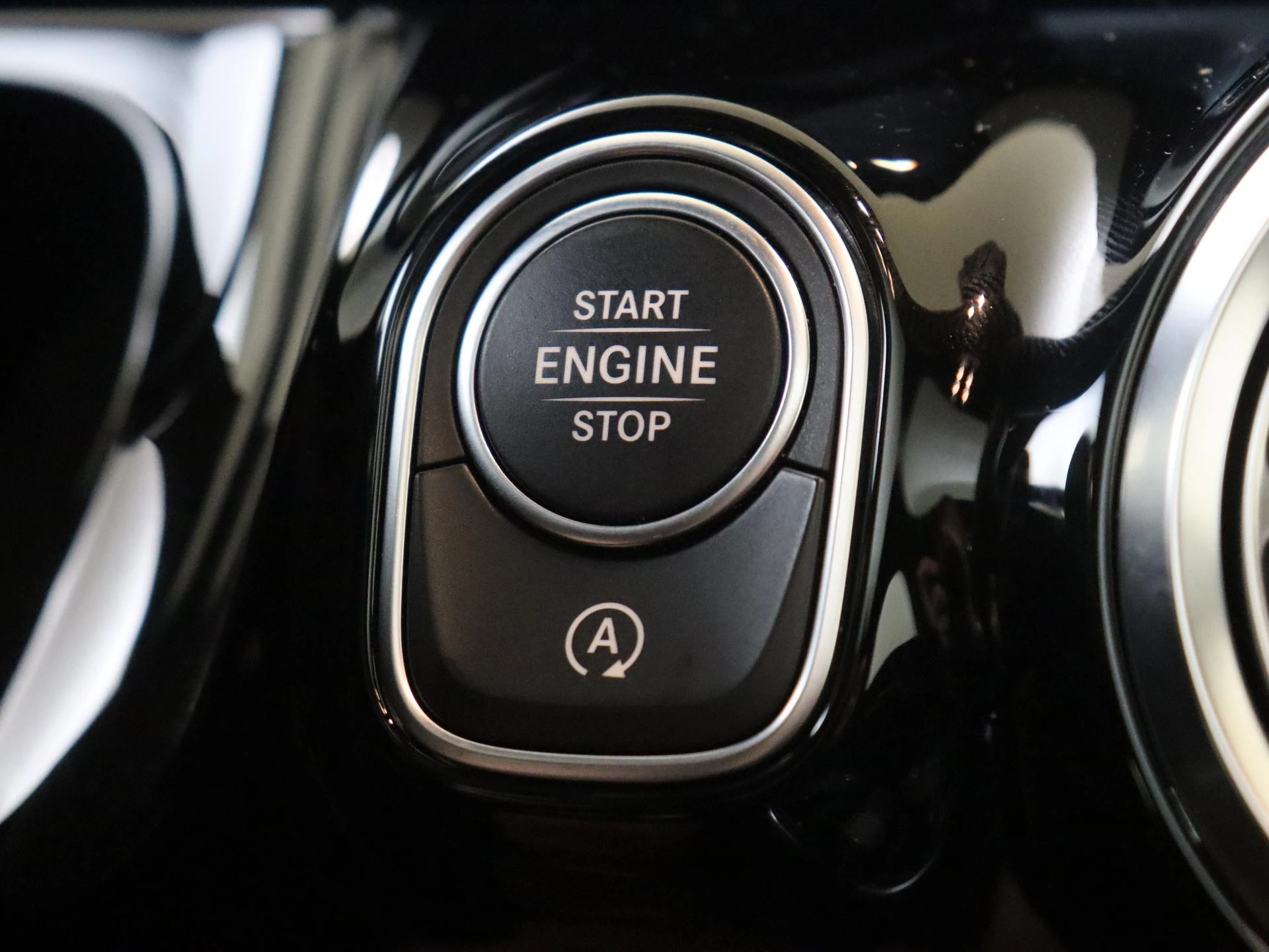 Mercedes-Benz-GLA-image-21