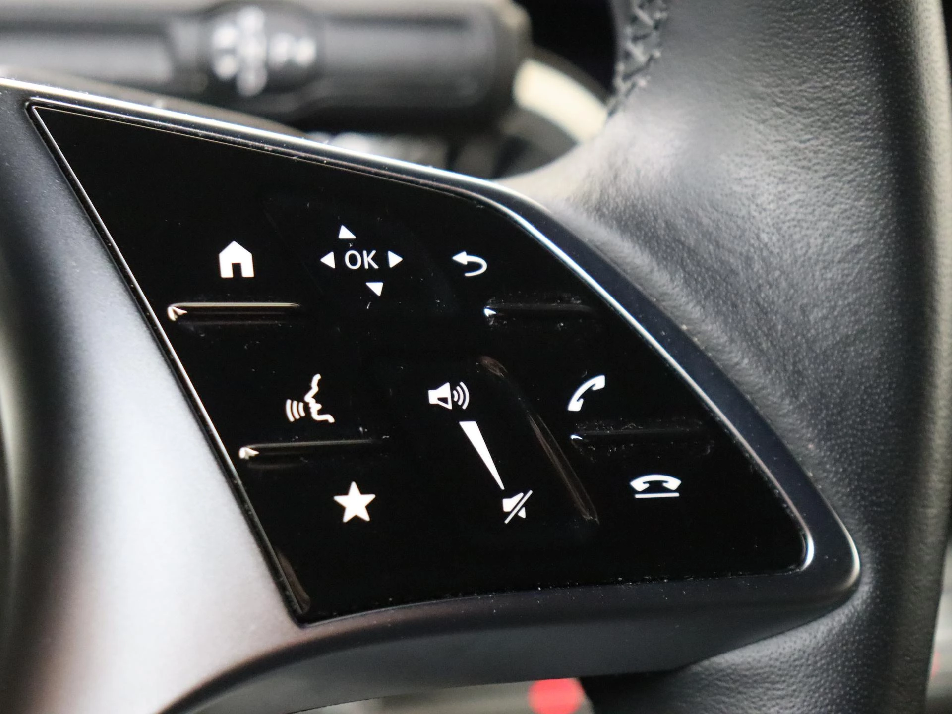 Mercedes-Benz-GLB-image-16