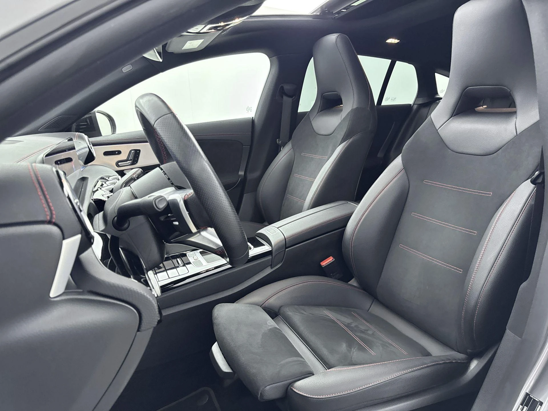 Mercedes-Benz-CLA-image-28