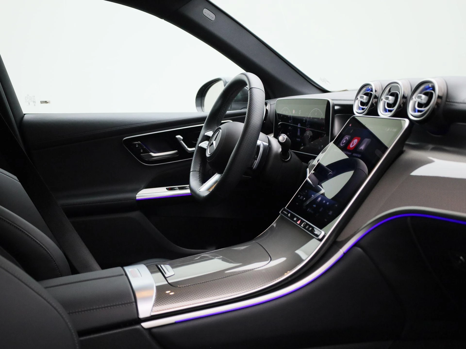 Mercedes-Benz-GLC-image-35
