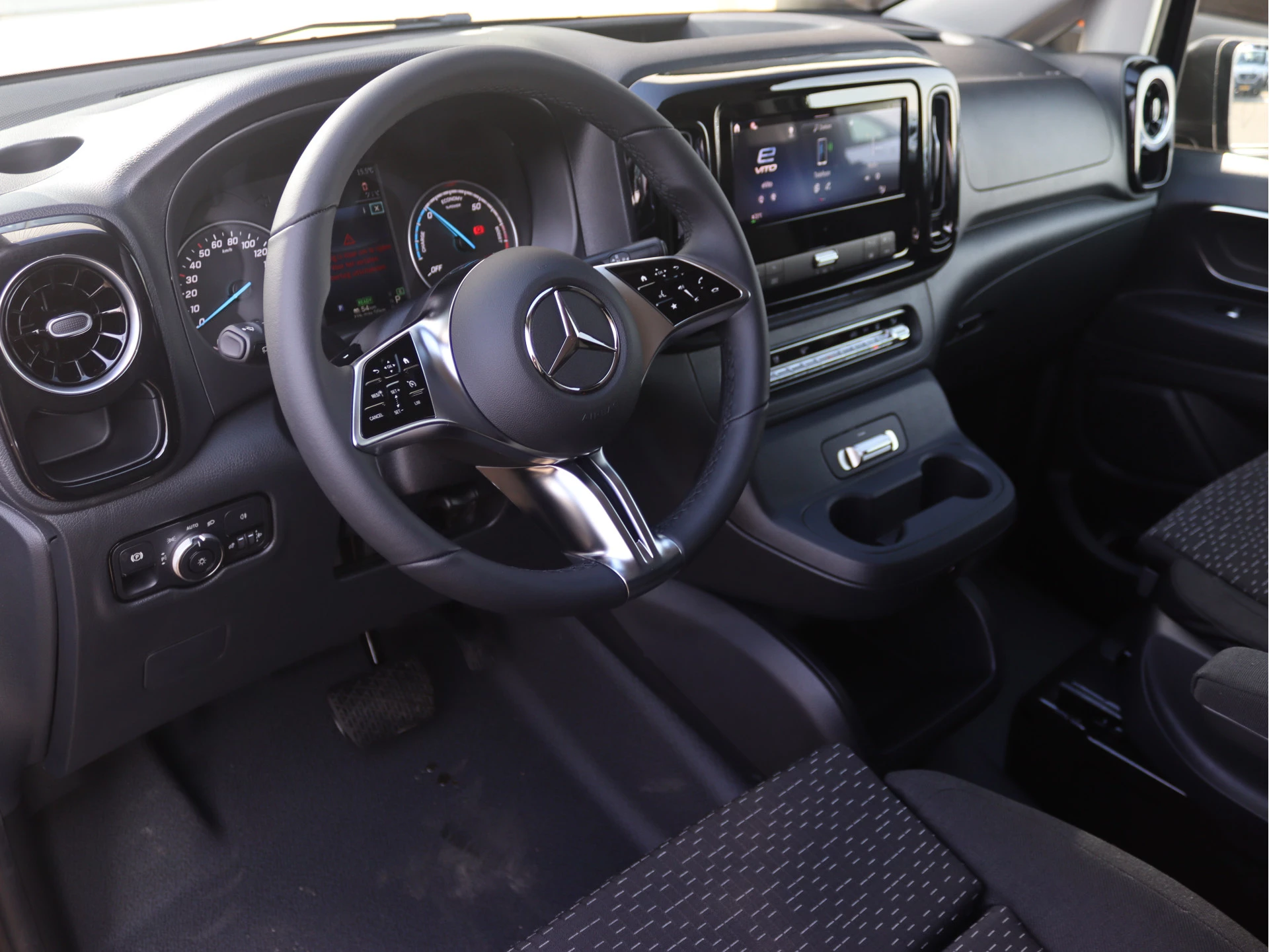 Mercedes-Benz-eVito-image-3