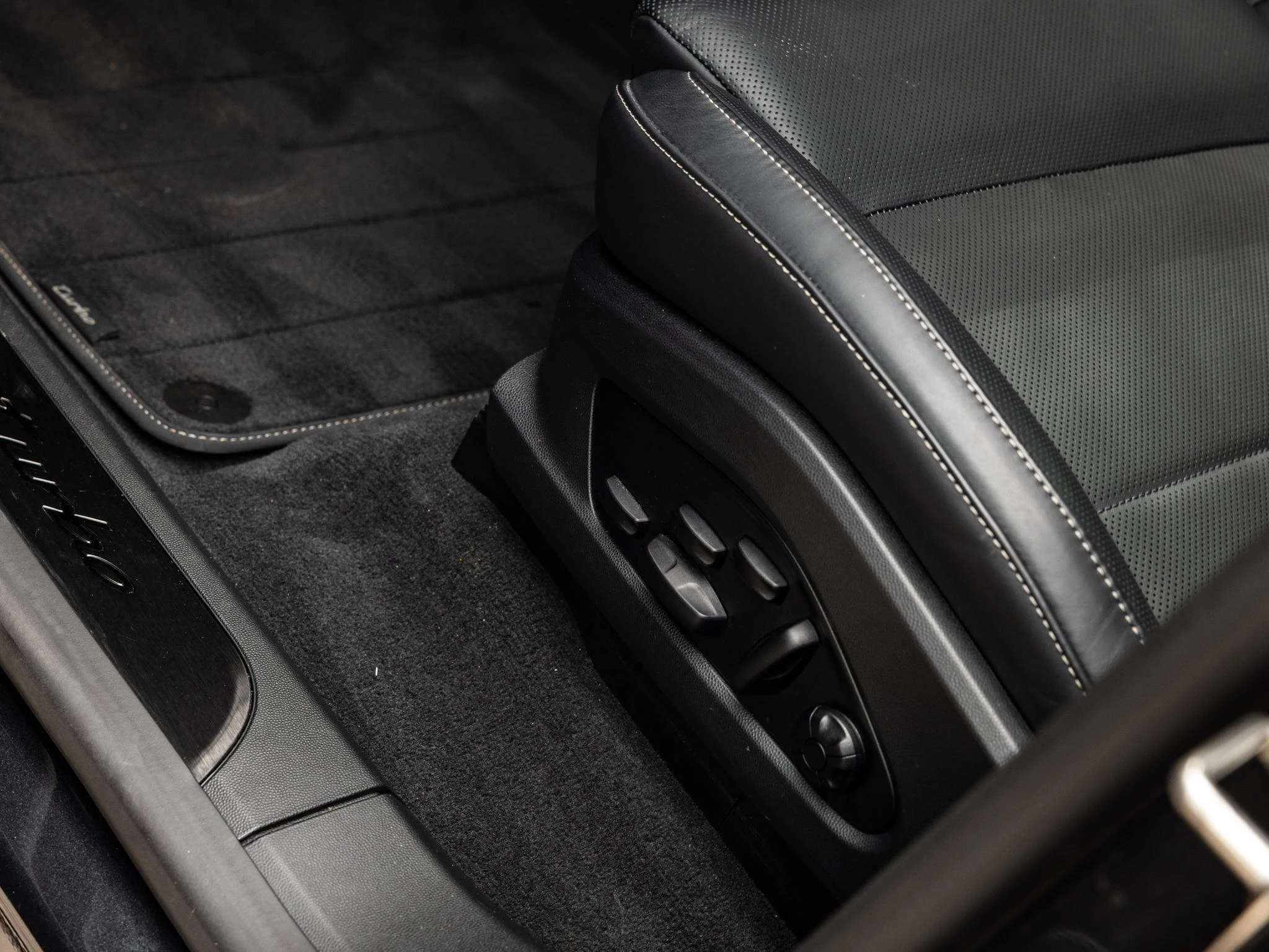 Porsche Macan Turbo 100 kWh