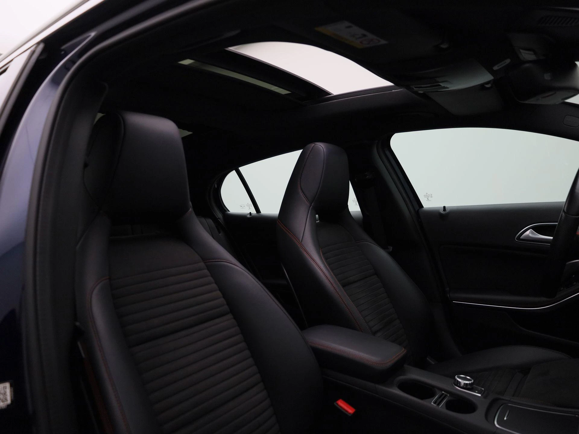 Mercedes-Benz-GLA-image-45