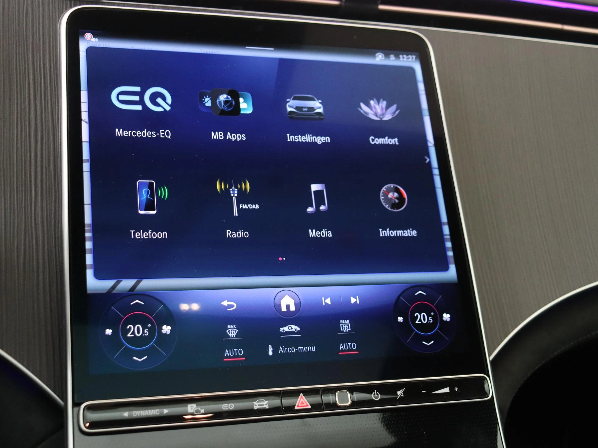 Mercedes-Benz-EQE-image-17