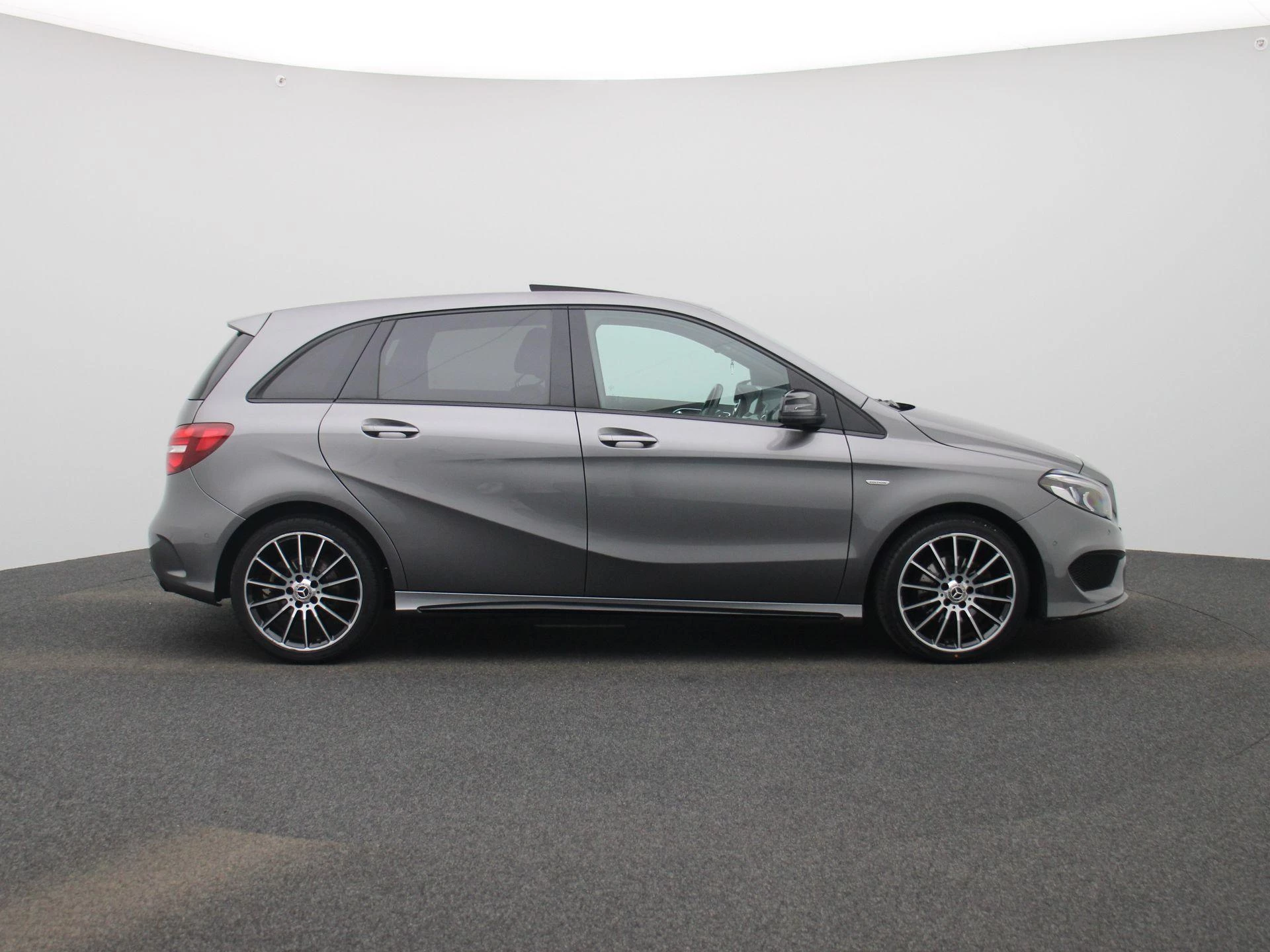 Mercedes-Benz-B-Klasse-image-5