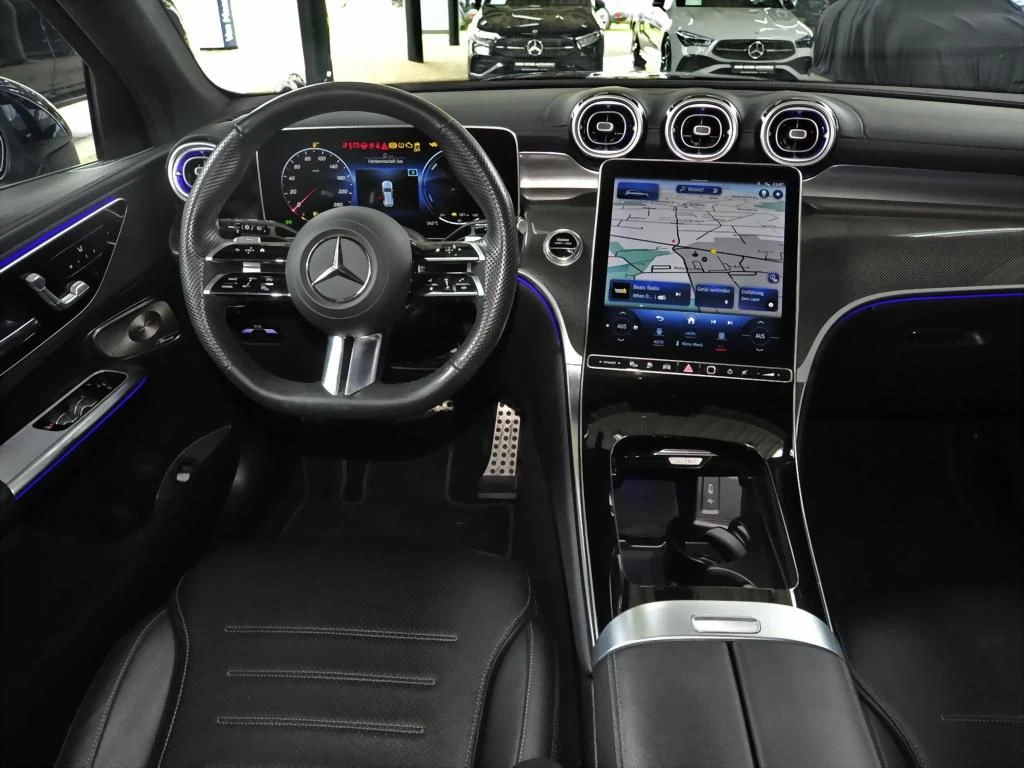 Mercedes-Benz-GLC 300 de-image-9