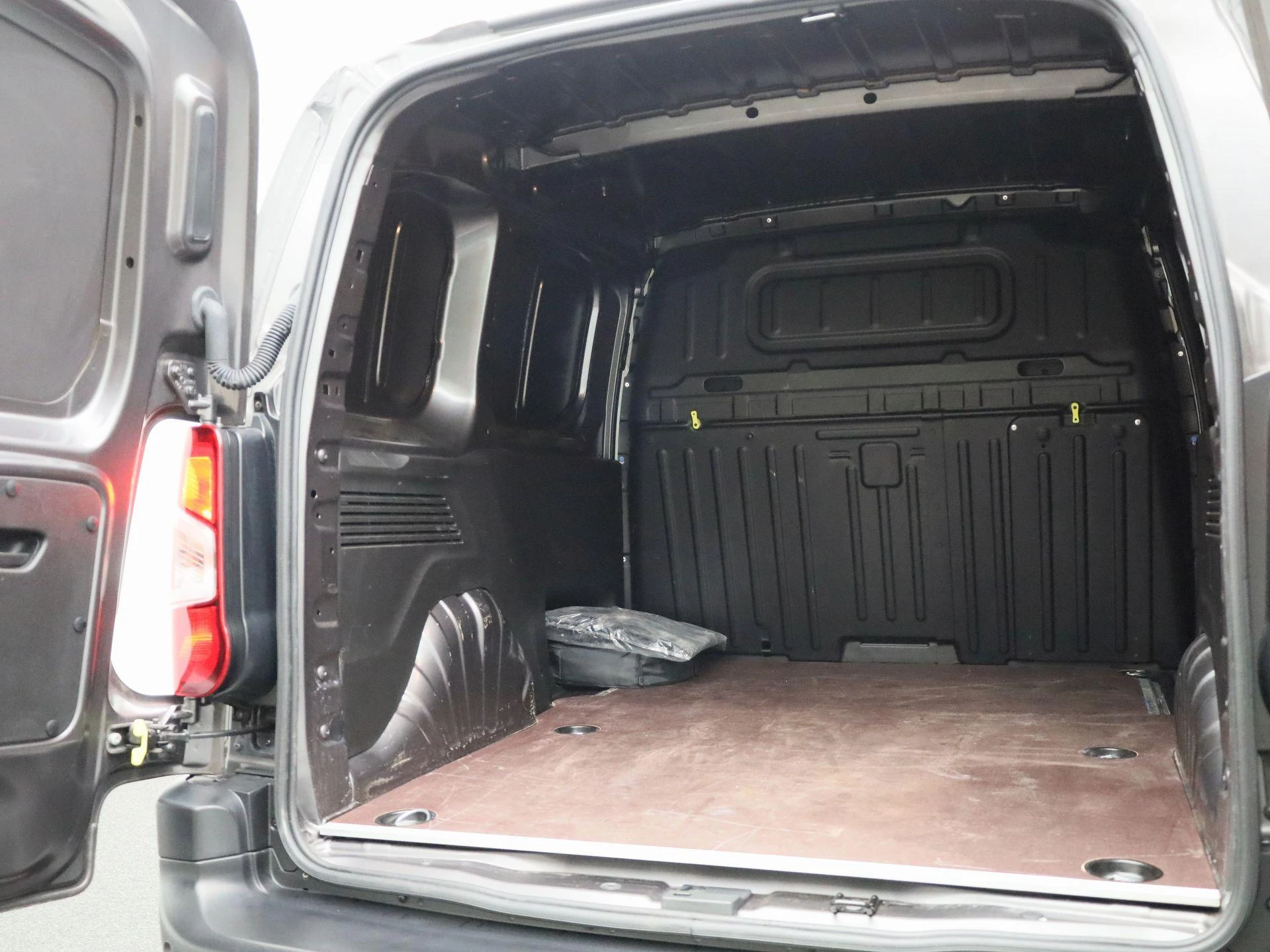 Citroën-ë-Berlingo-image-16
