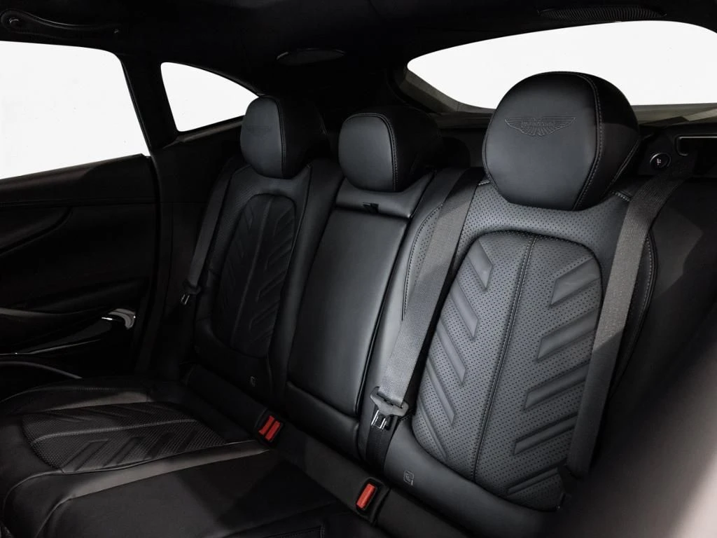 Aston Martin-DBX-image-20