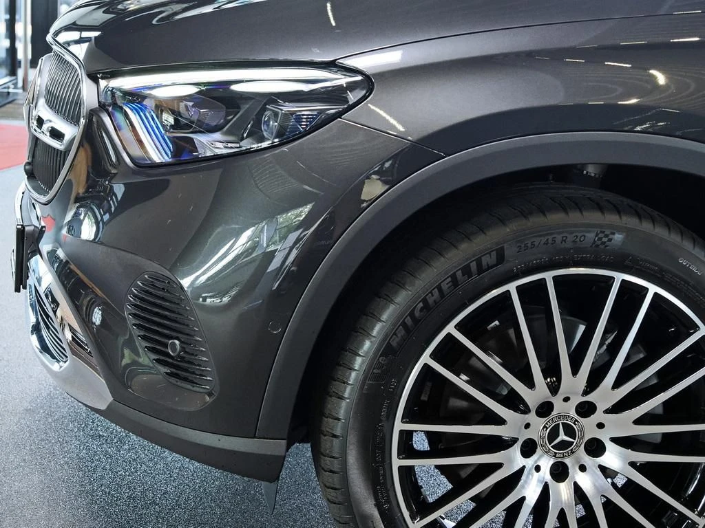 Mercedes-Benz-GLC 200 d-image-3