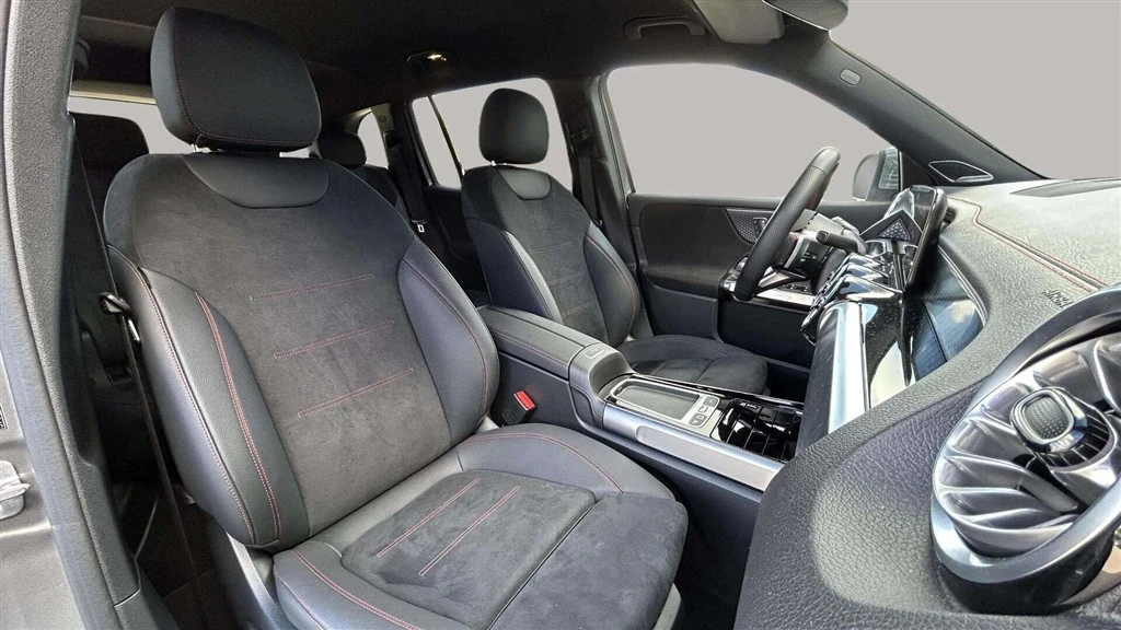 Mercedes-Benz-EQB-image-21