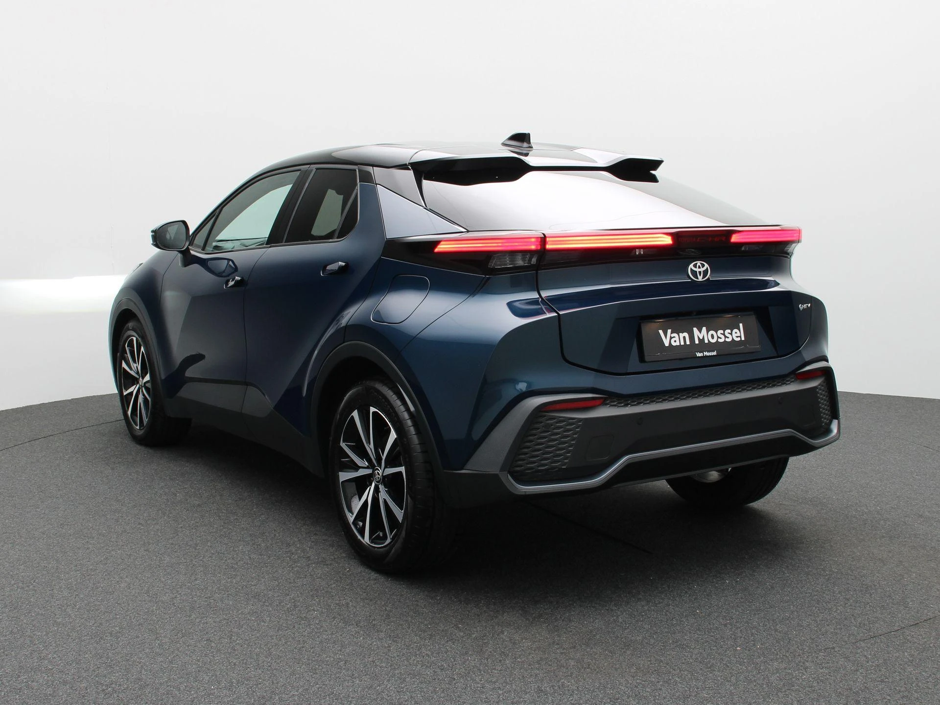 Toyota-C-HR-image-1
