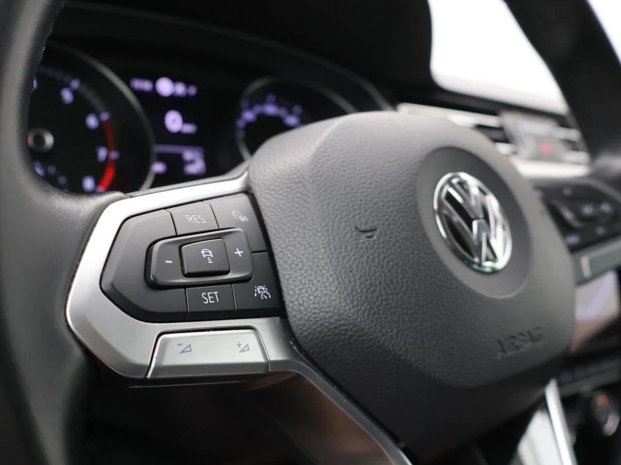 Volkswagen-Passat-image-9