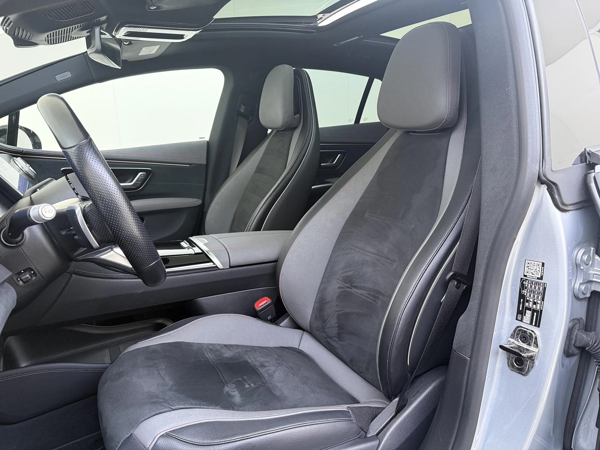Mercedes-Benz-EQS-image-14