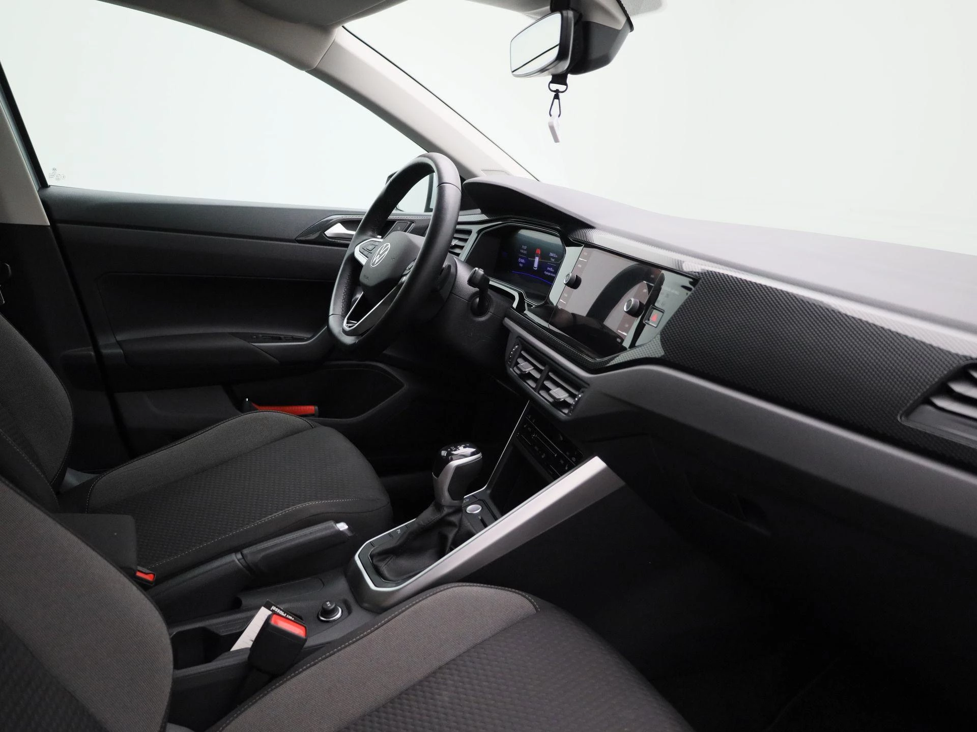 Volkswagen-Polo-image-28