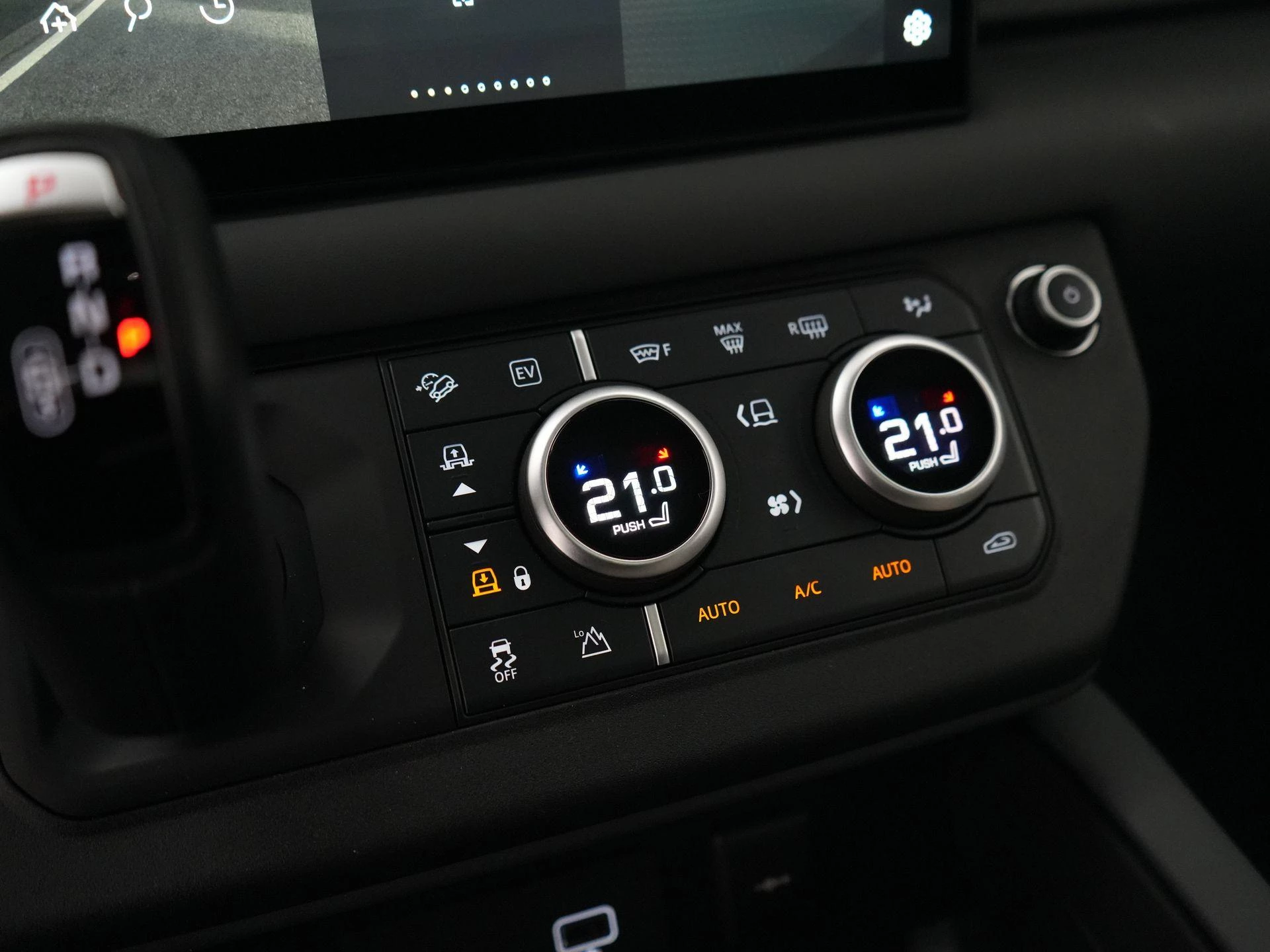 Land Rover-Defender-image-17