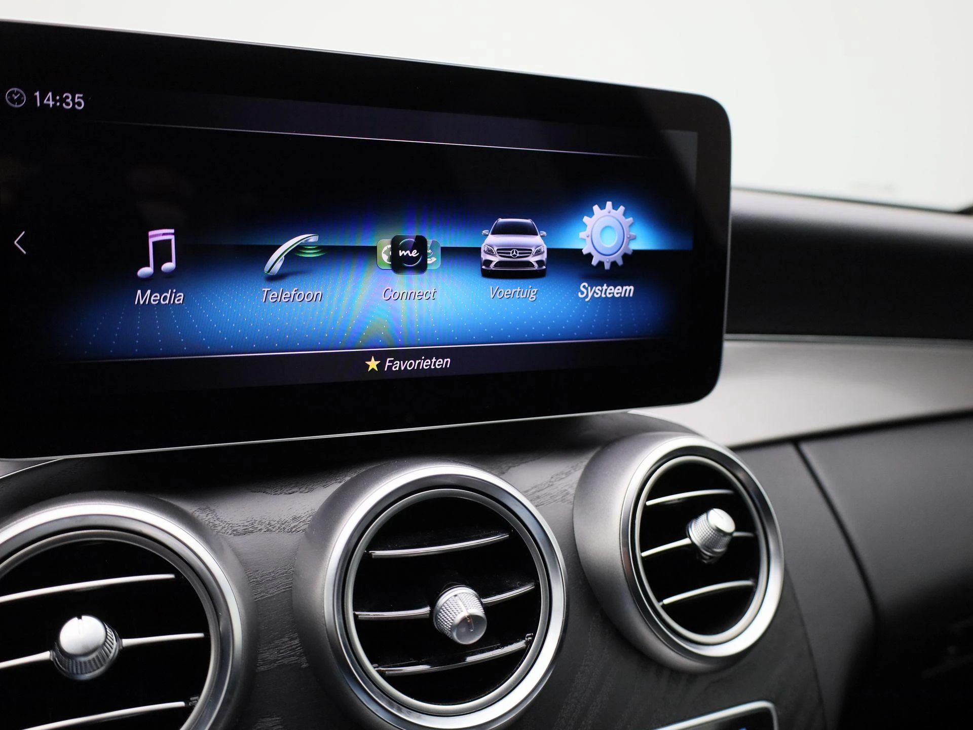 Mercedes-Benz-C-Klasse-image-17