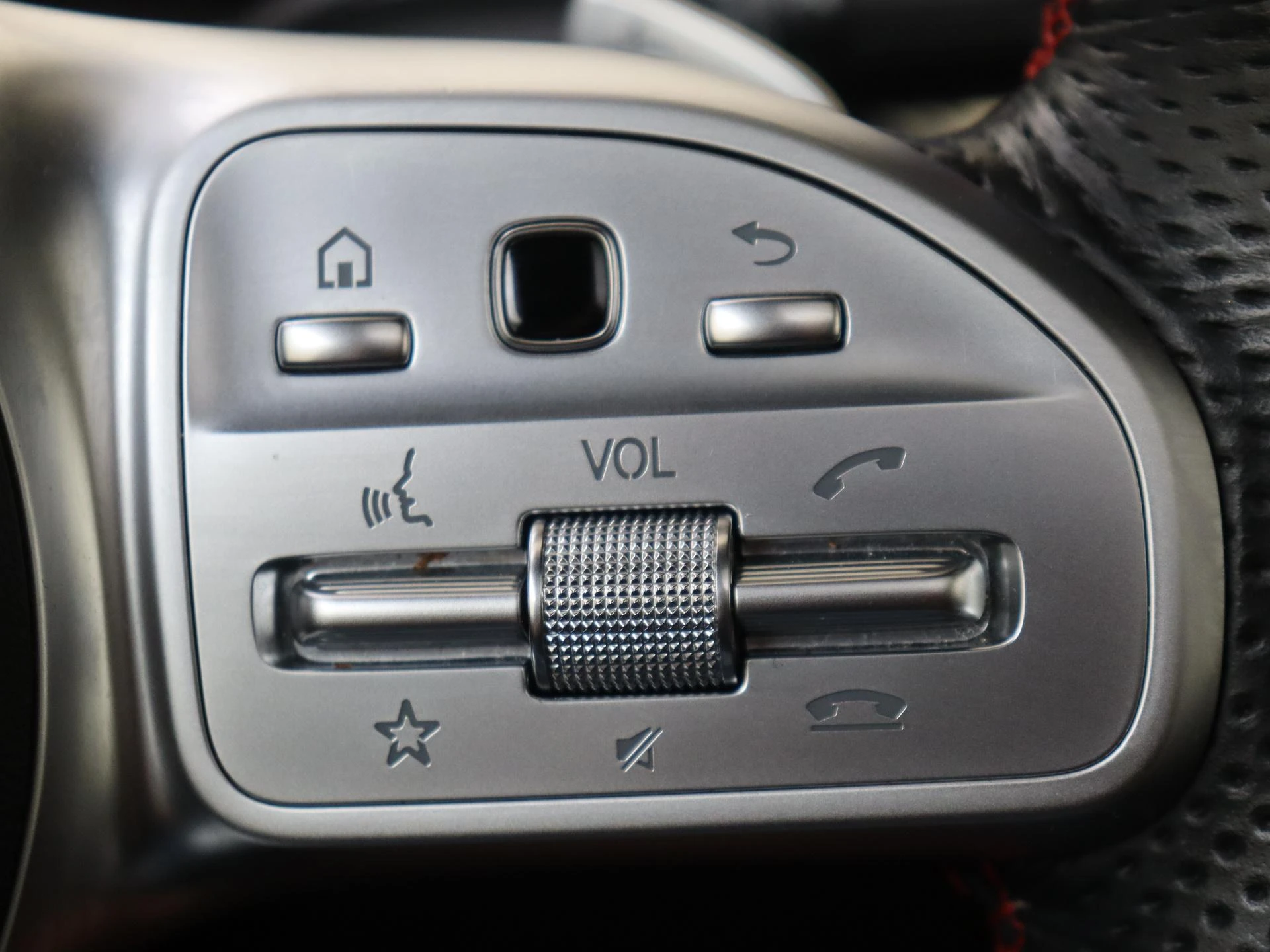 Mercedes-Benz-GLB-image-16