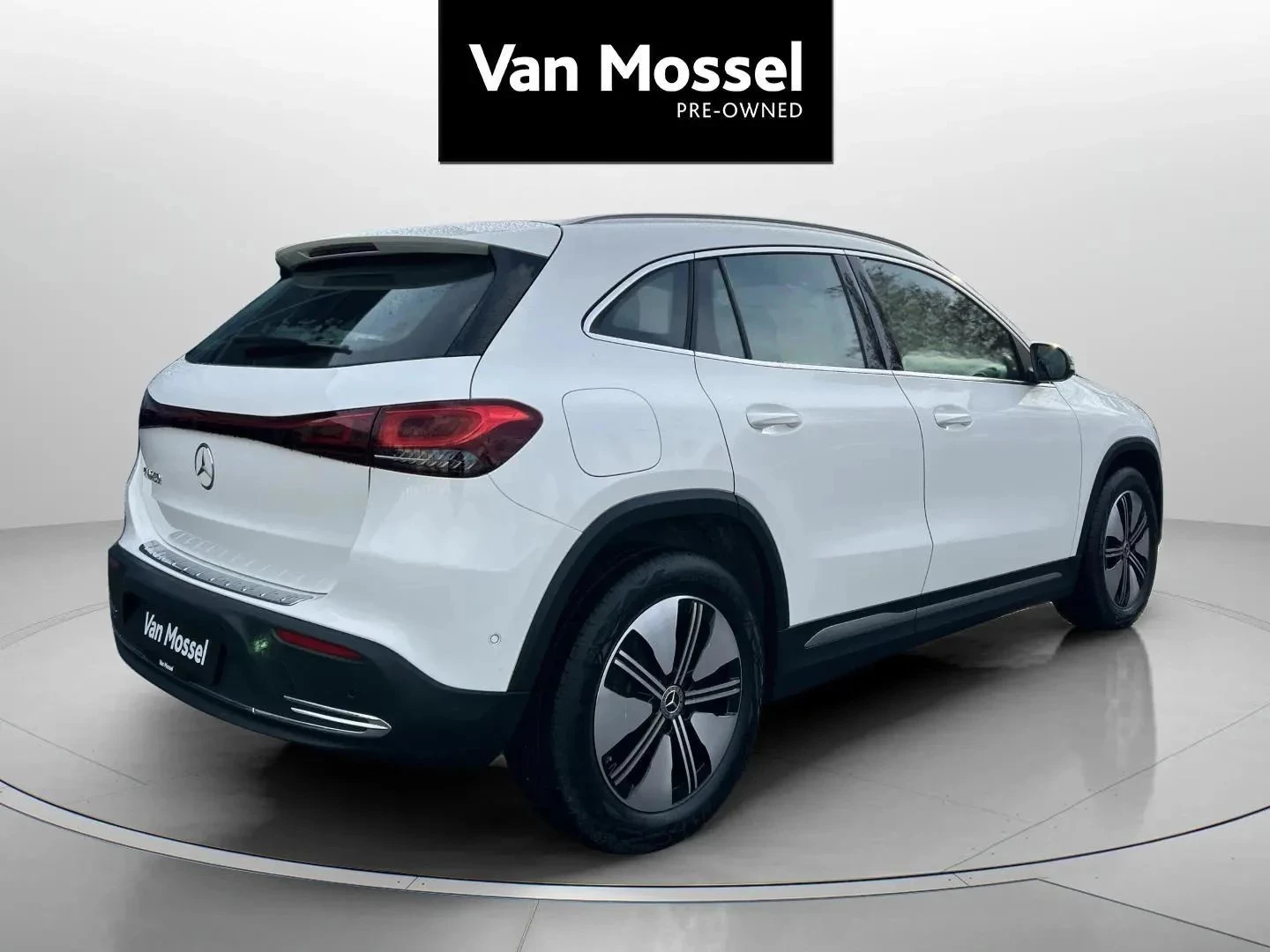 Mercedes-Benz-EQA-image-4