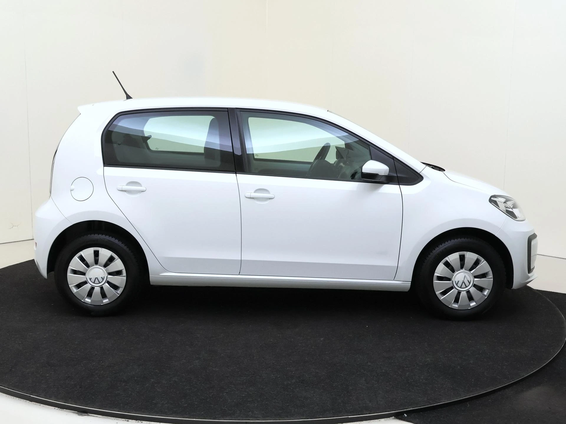 Volkswagen-up!-image-8