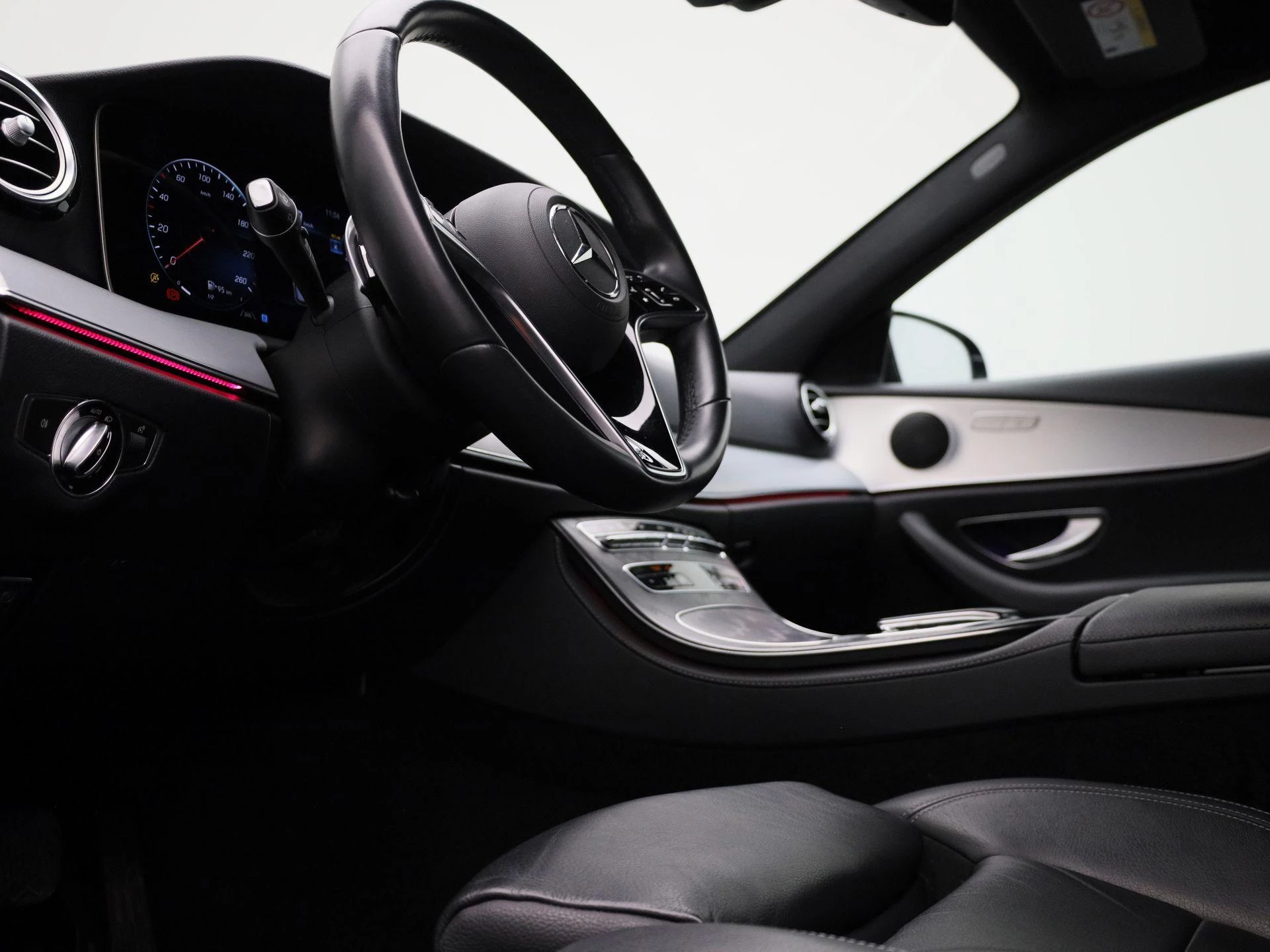 Mercedes-Benz-E-Klasse-image-35