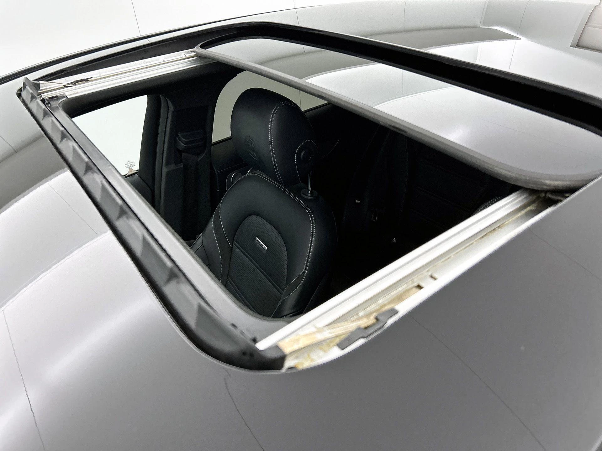 Mercedes-Benz-GLC-image-47
