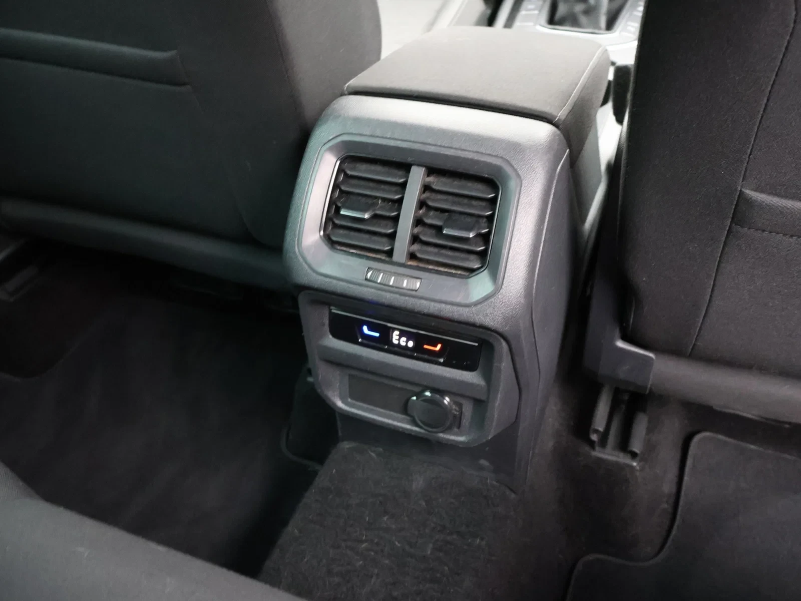 Volkswagen-Tiguan-image-10