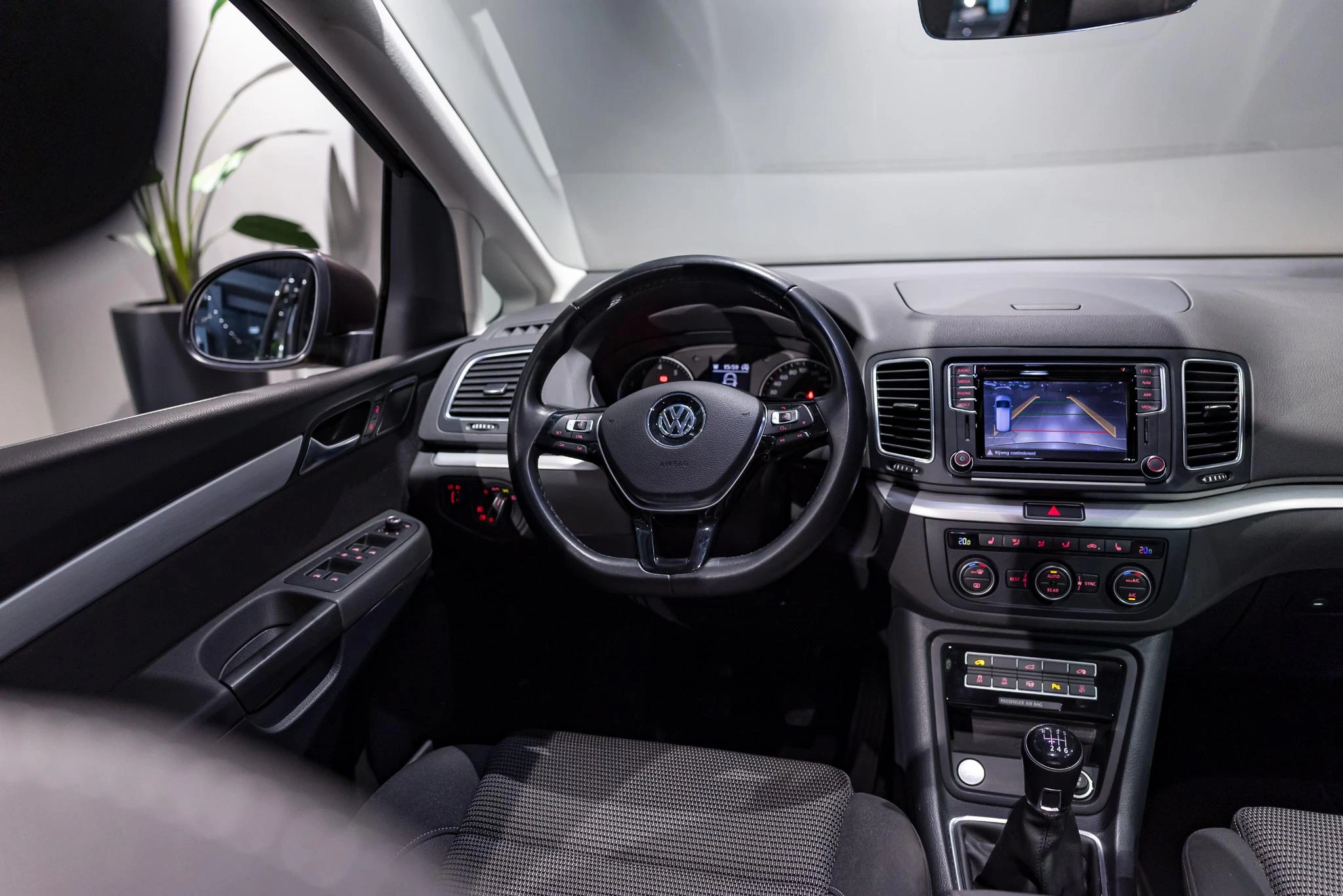 Volkswagen-Sharan-image-20
