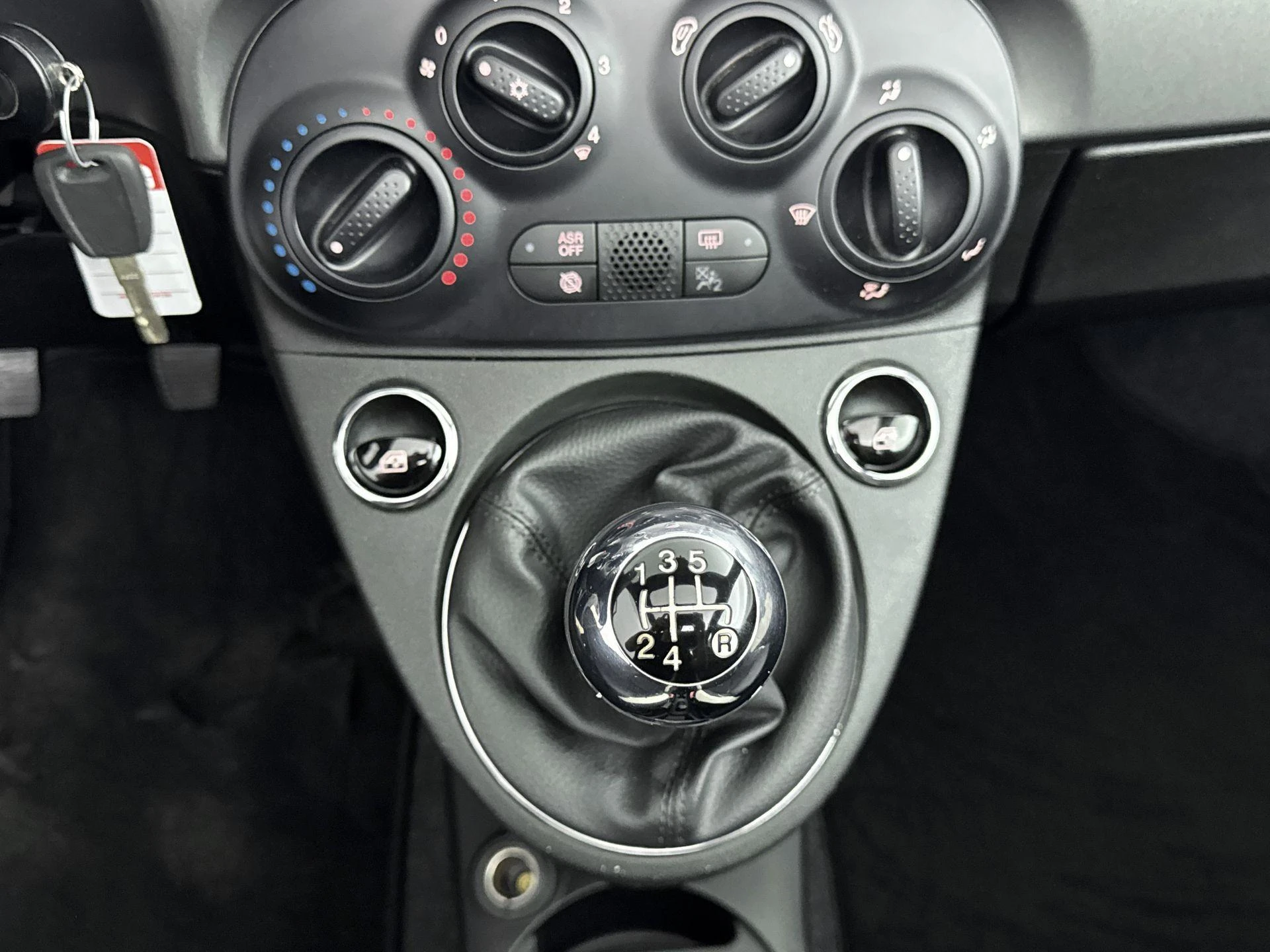Fiat-500C-image-13
