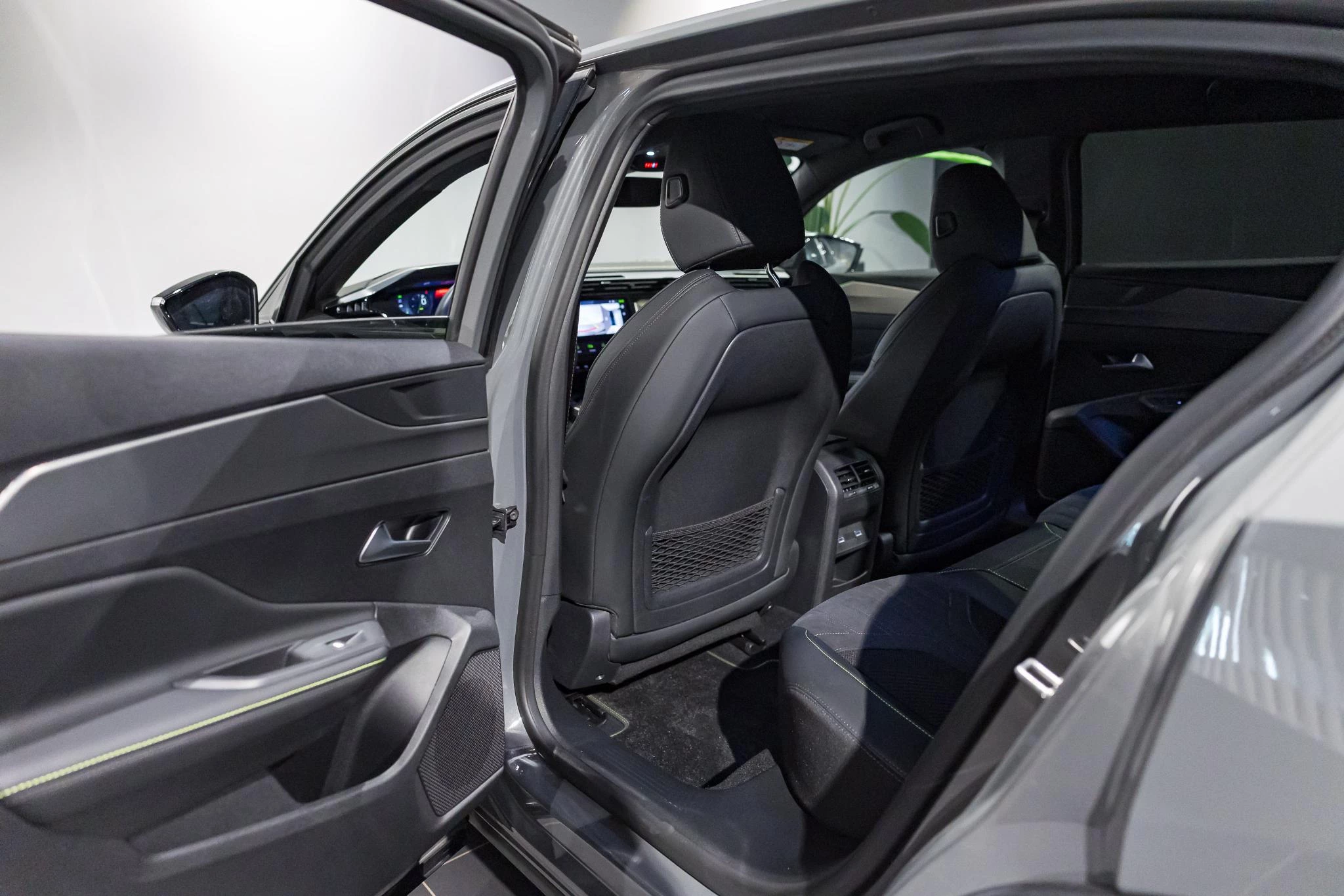 Peugeot 408 1.2 HYBRID 100 e-DSC6 GT