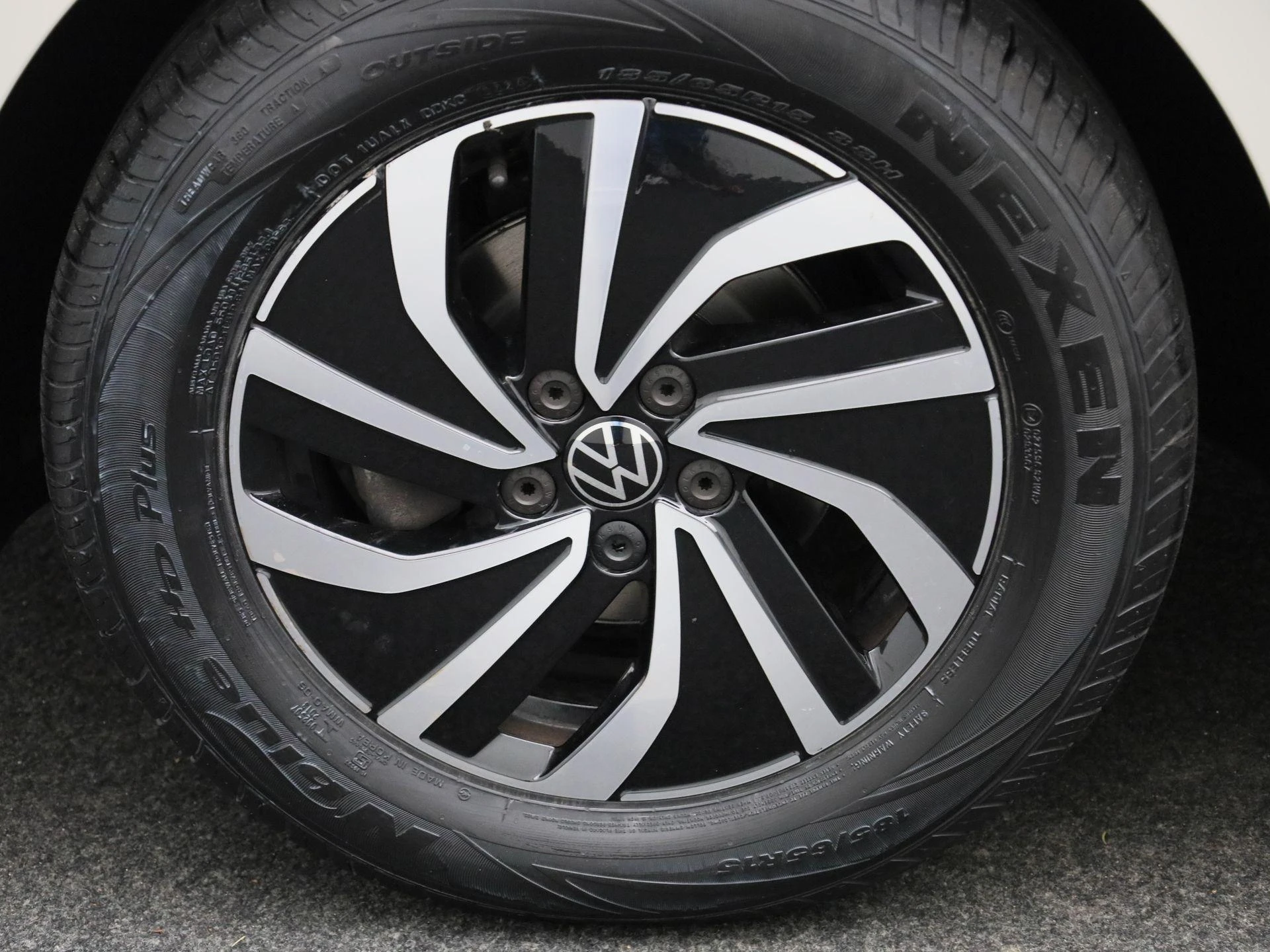Volkswagen-Polo-image-12