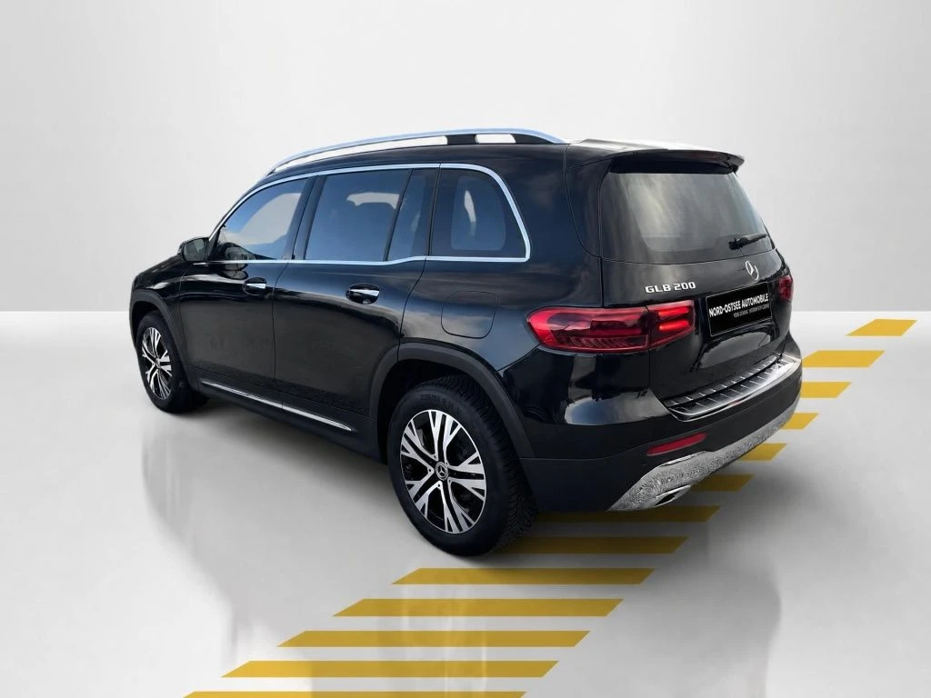 Mercedes-Benz-GLB 200-image-12