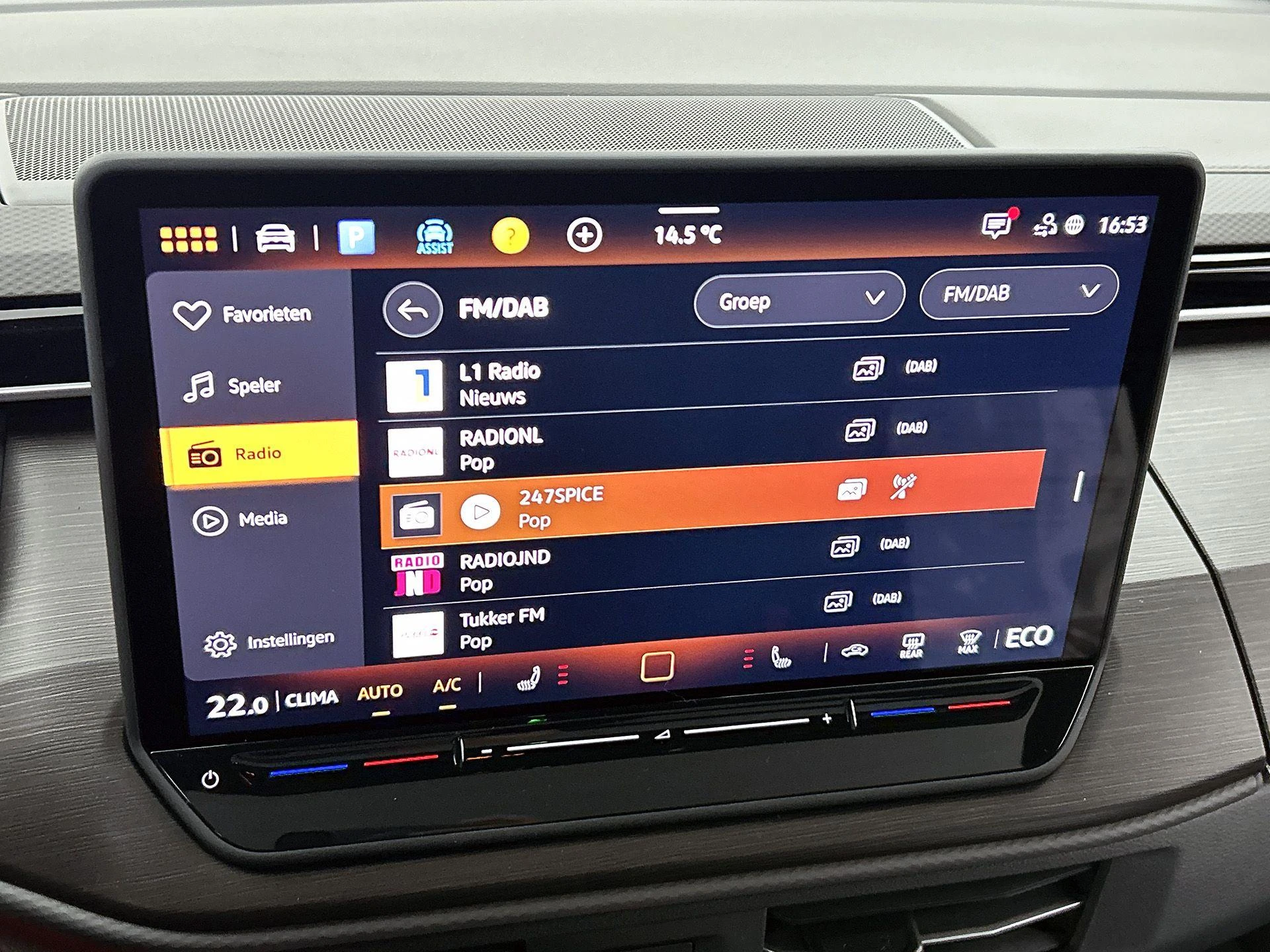Volkswagen-Multivan-image-6