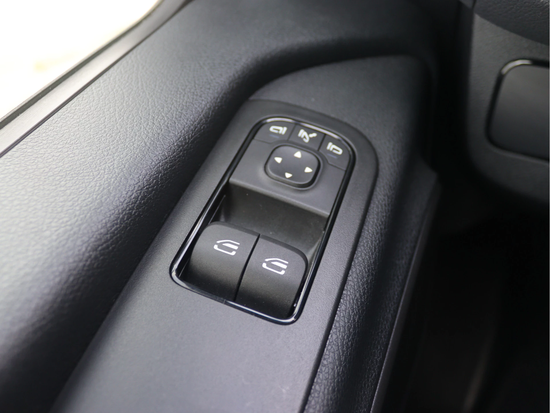 Mercedes-Benz-Sprinter-image-4