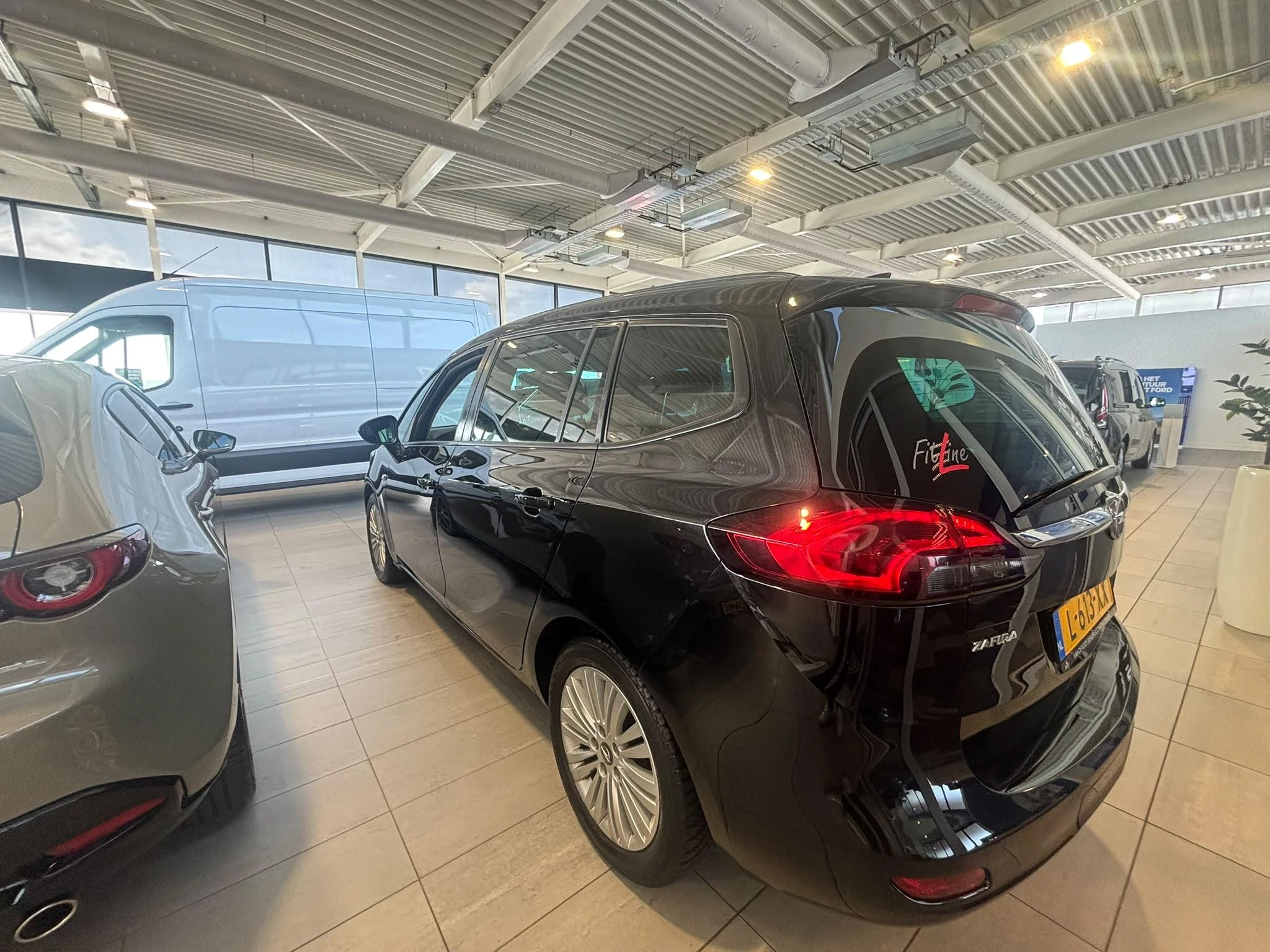 Opel-Zafira Tourer-image-4
